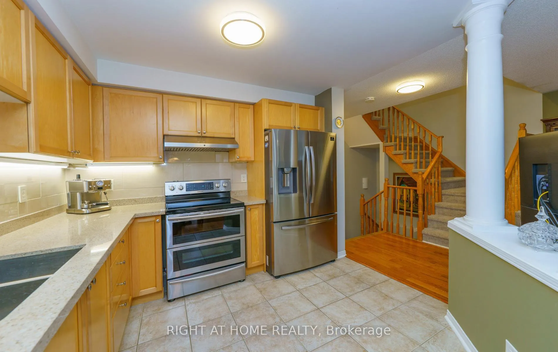 Photo 10 of 21 Marshview Avenue, Aurora, Bayview Northeast — HOMEH