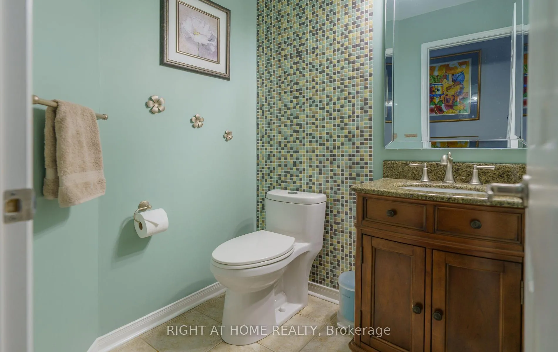 Photo 11 of 21 Marshview Avenue, Aurora, Bayview Northeast — HOMEH