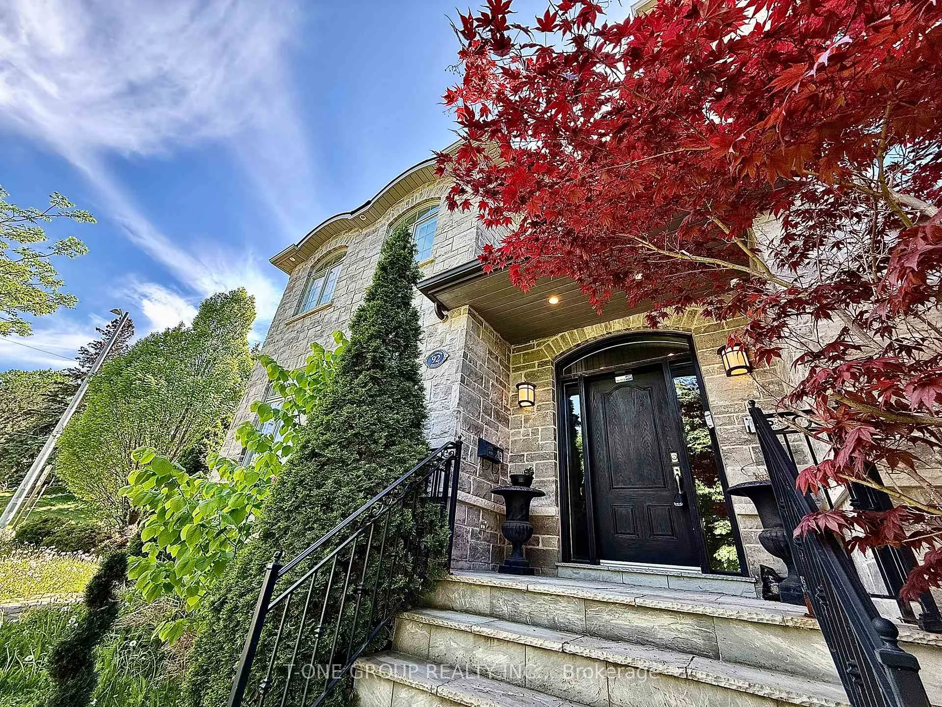 Photo 2 of 92 Grandview Avenue, Markham, Grandview — HOMEH