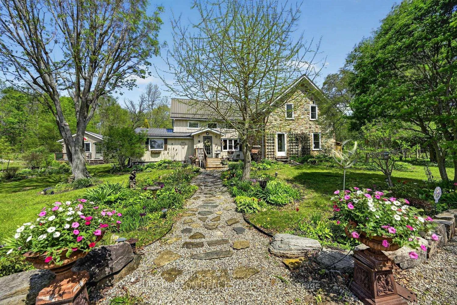 Front of 25 Pond Road