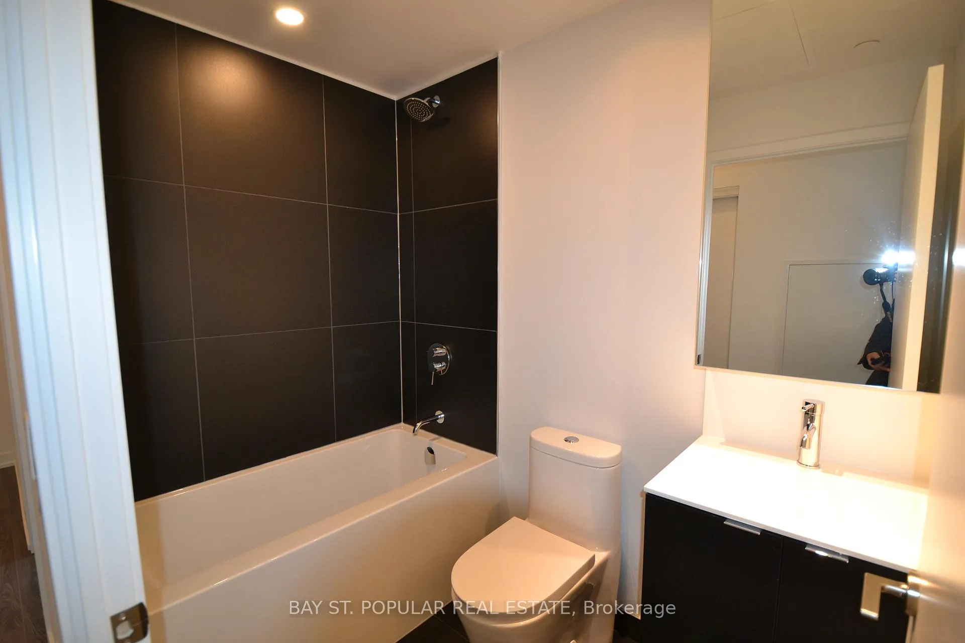 Photo 6 of Unit 2016, 20 Edward Street, Toronto, Bay Street Corridor — HOMEH