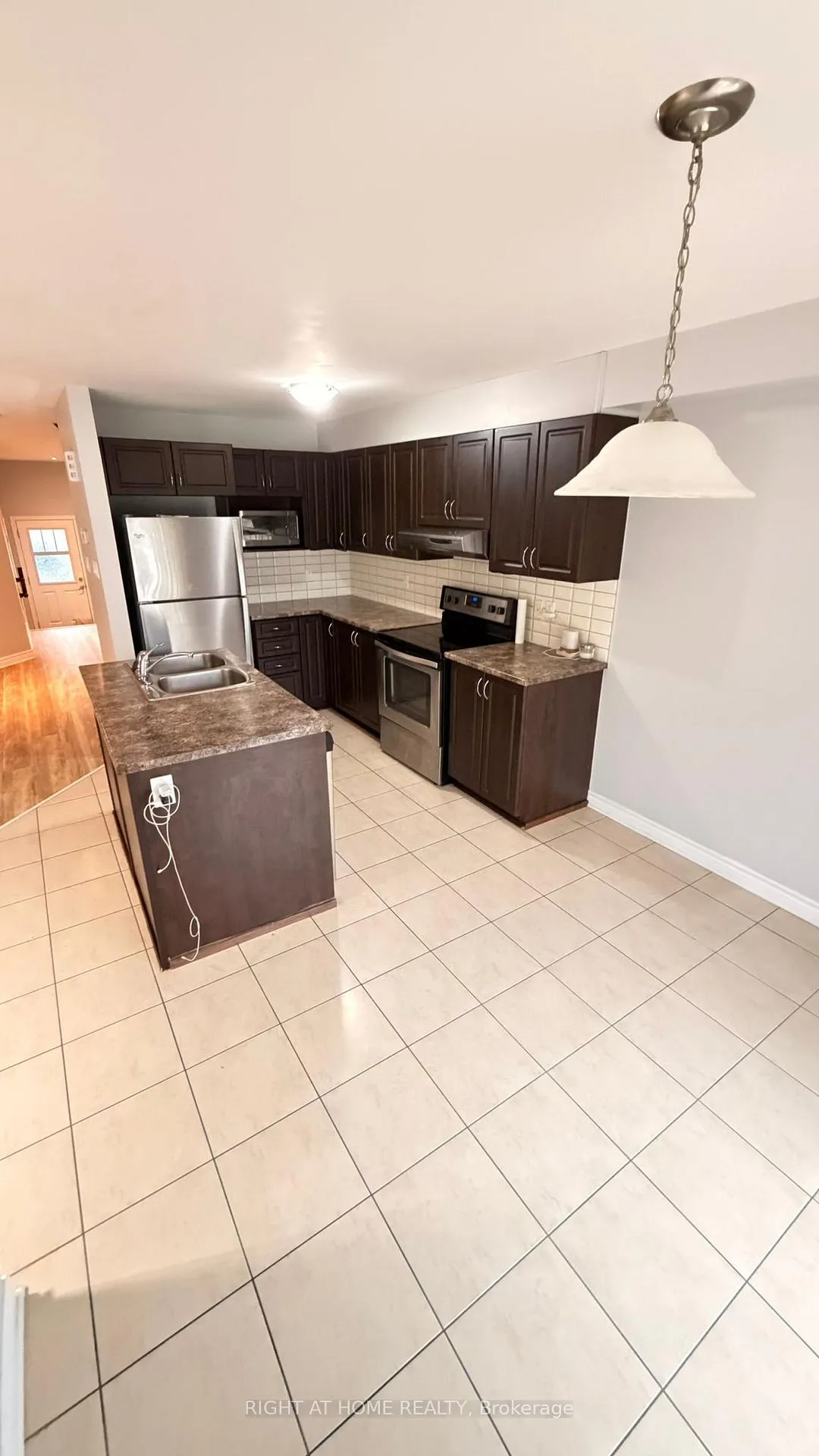 Photo 6 of 205 Mancini Way, Ottawa, Barrhaven - Strandherd — HOMEH
