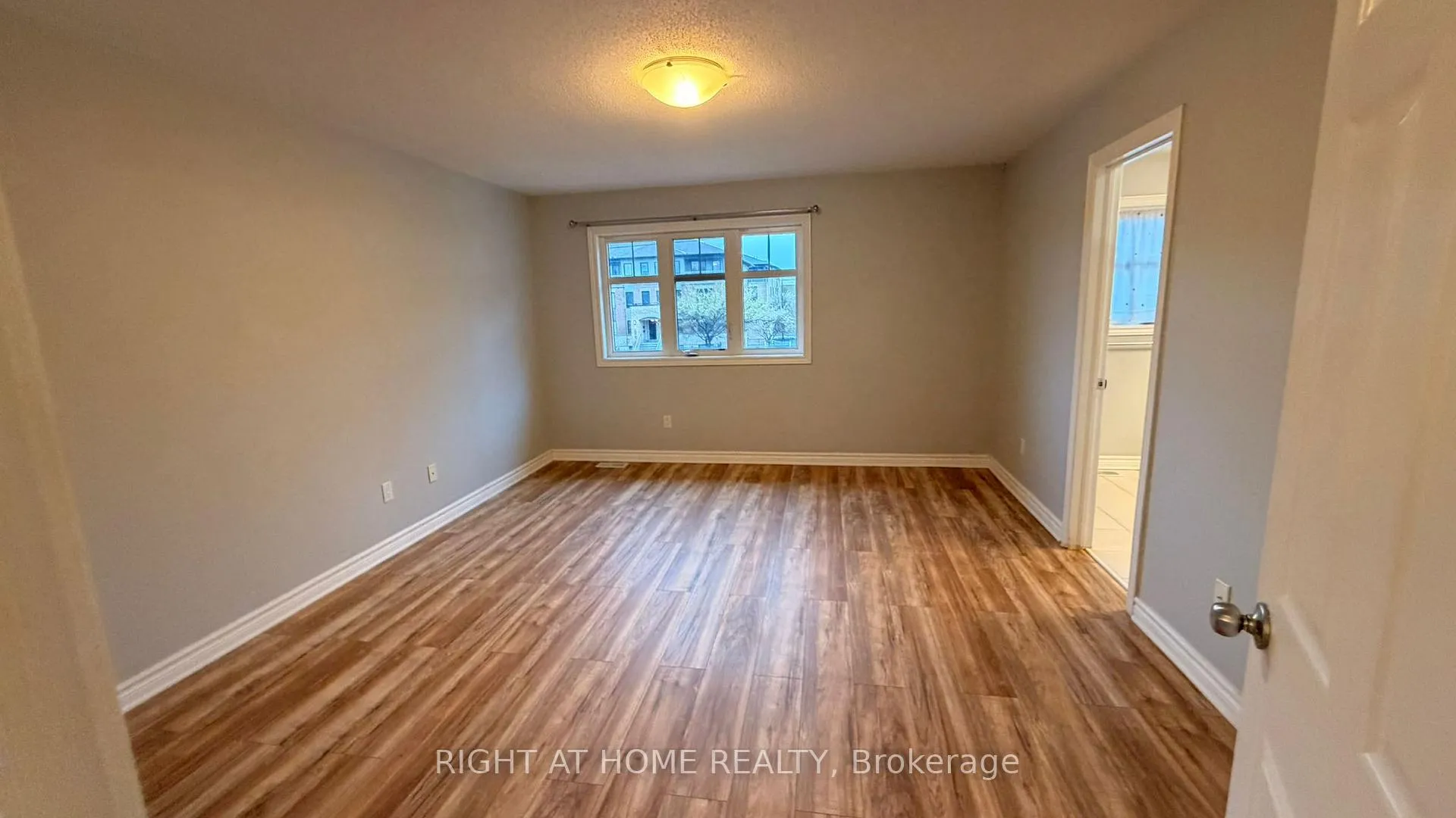 Photo 8 of 205 Mancini Way, Ottawa, Barrhaven - Strandherd — HOMEH