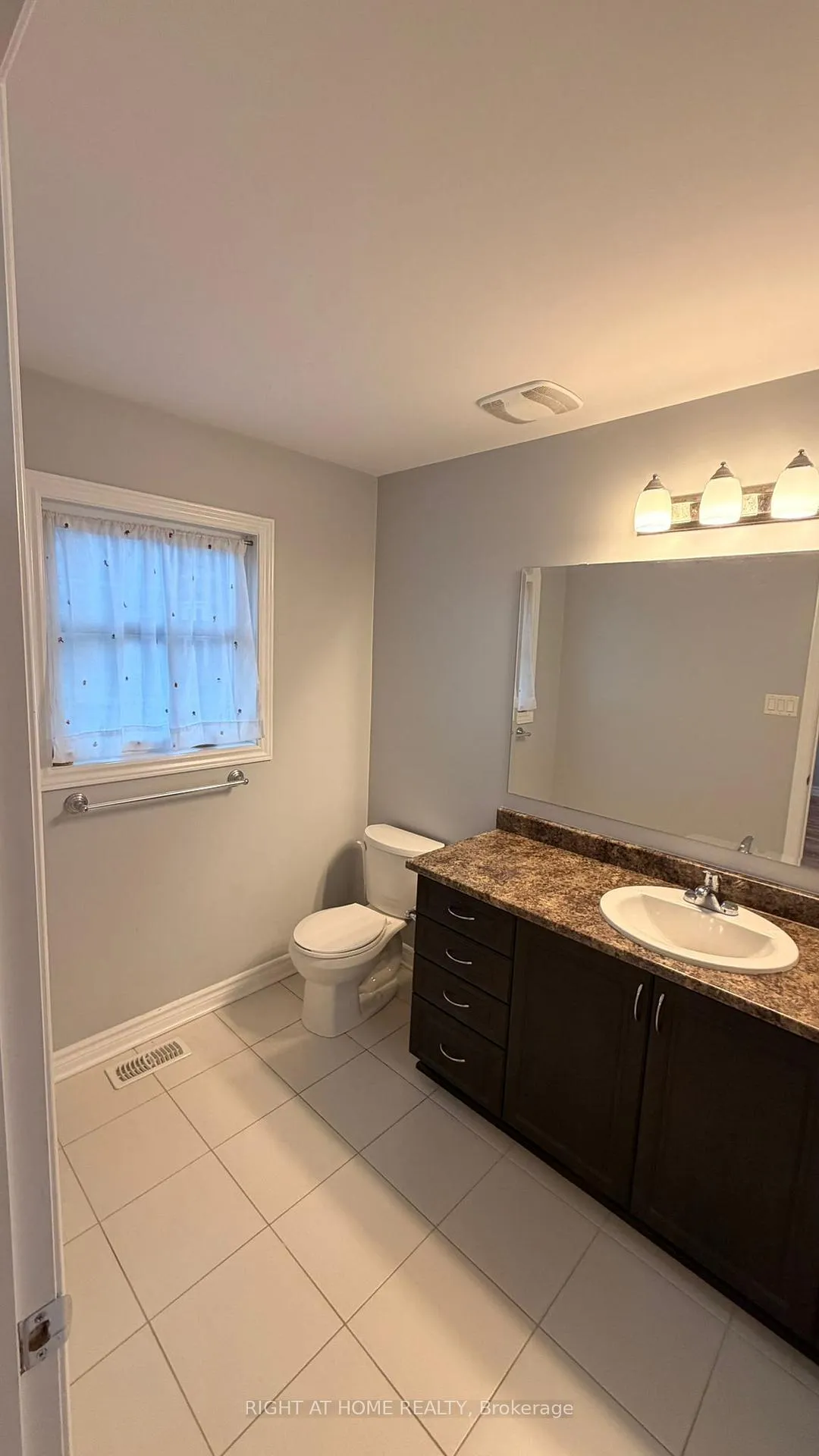 Photo 9 of 205 Mancini Way, Ottawa, Barrhaven - Strandherd — HOMEH