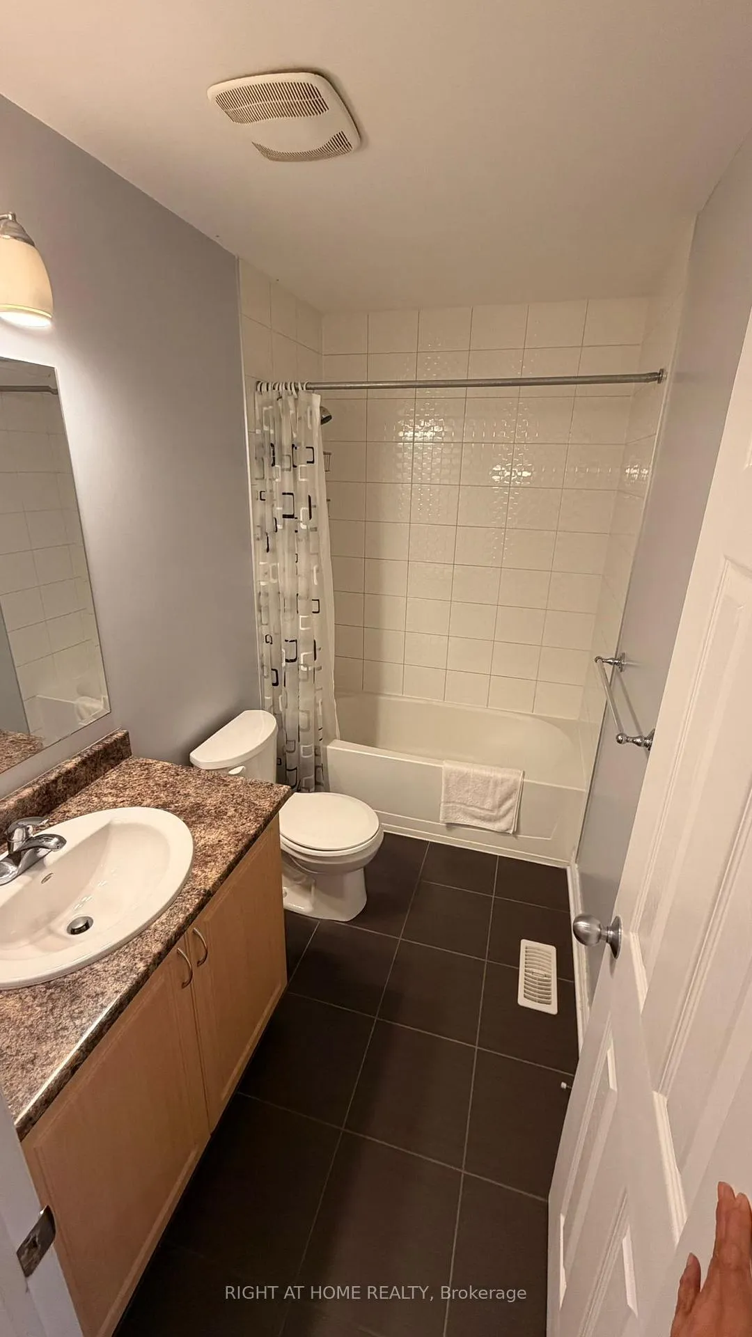 Photo 10 of 205 Mancini Way, Ottawa, Barrhaven - Strandherd — HOMEH
