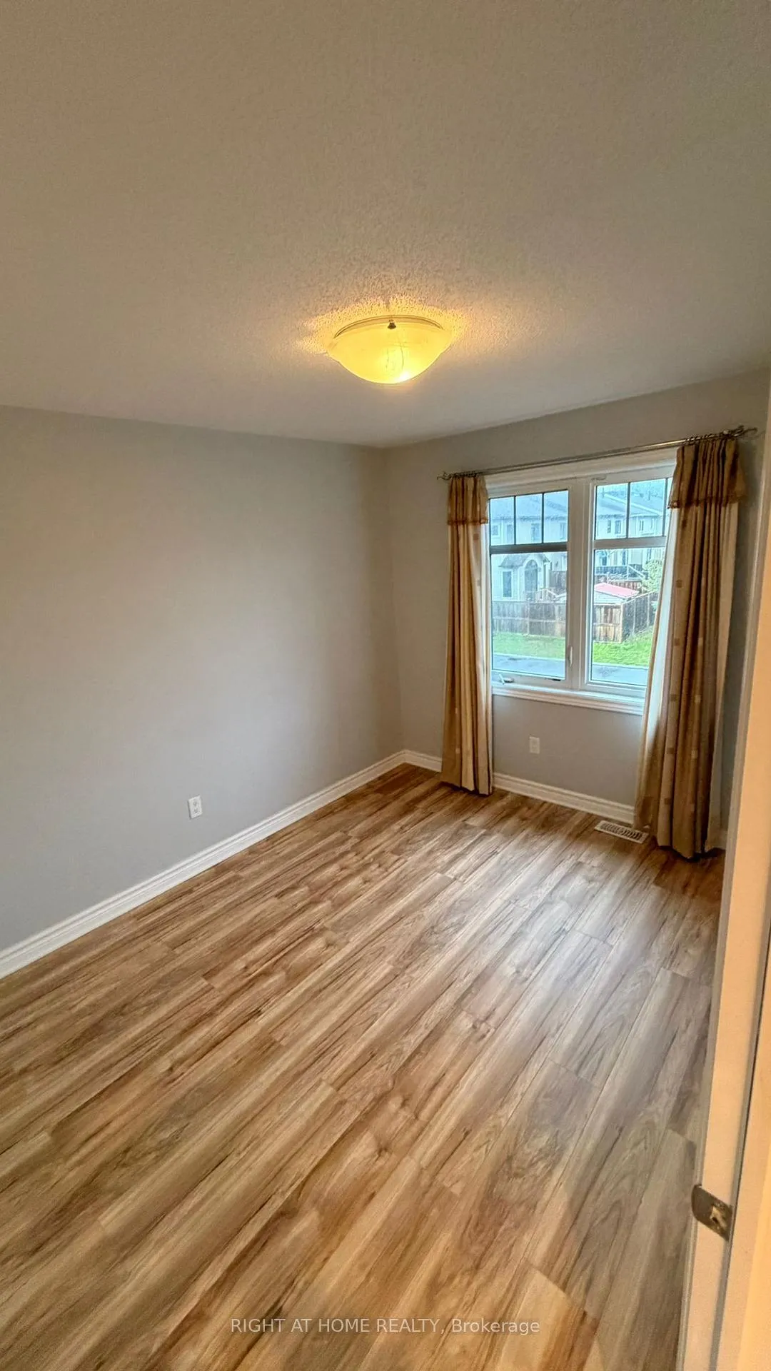 Photo 11 of 205 Mancini Way, Ottawa, Barrhaven - Strandherd — HOMEH