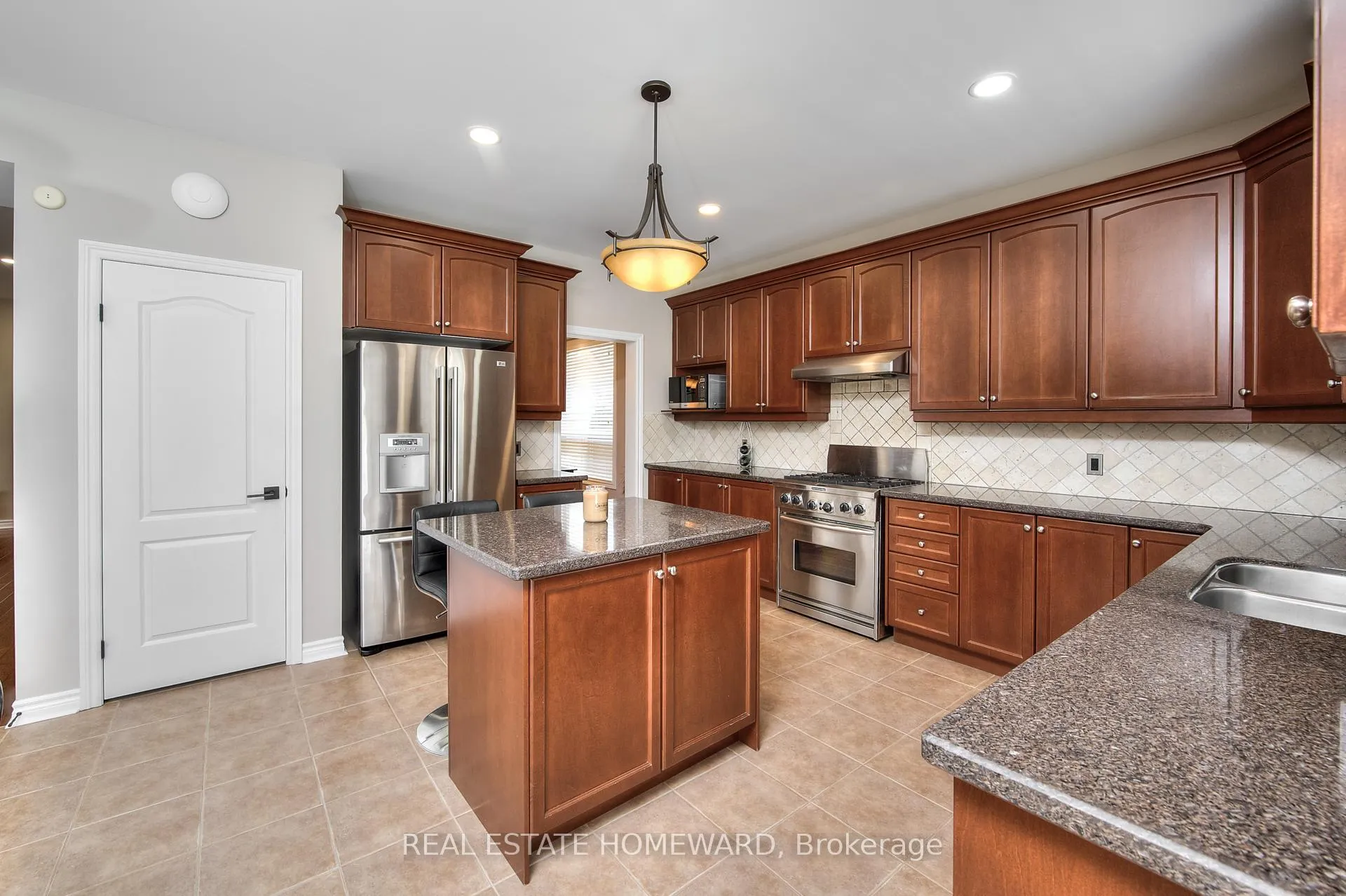 Photo 6 of 225 Ridgemere Court, Kitchener, Doon South — HOMEH