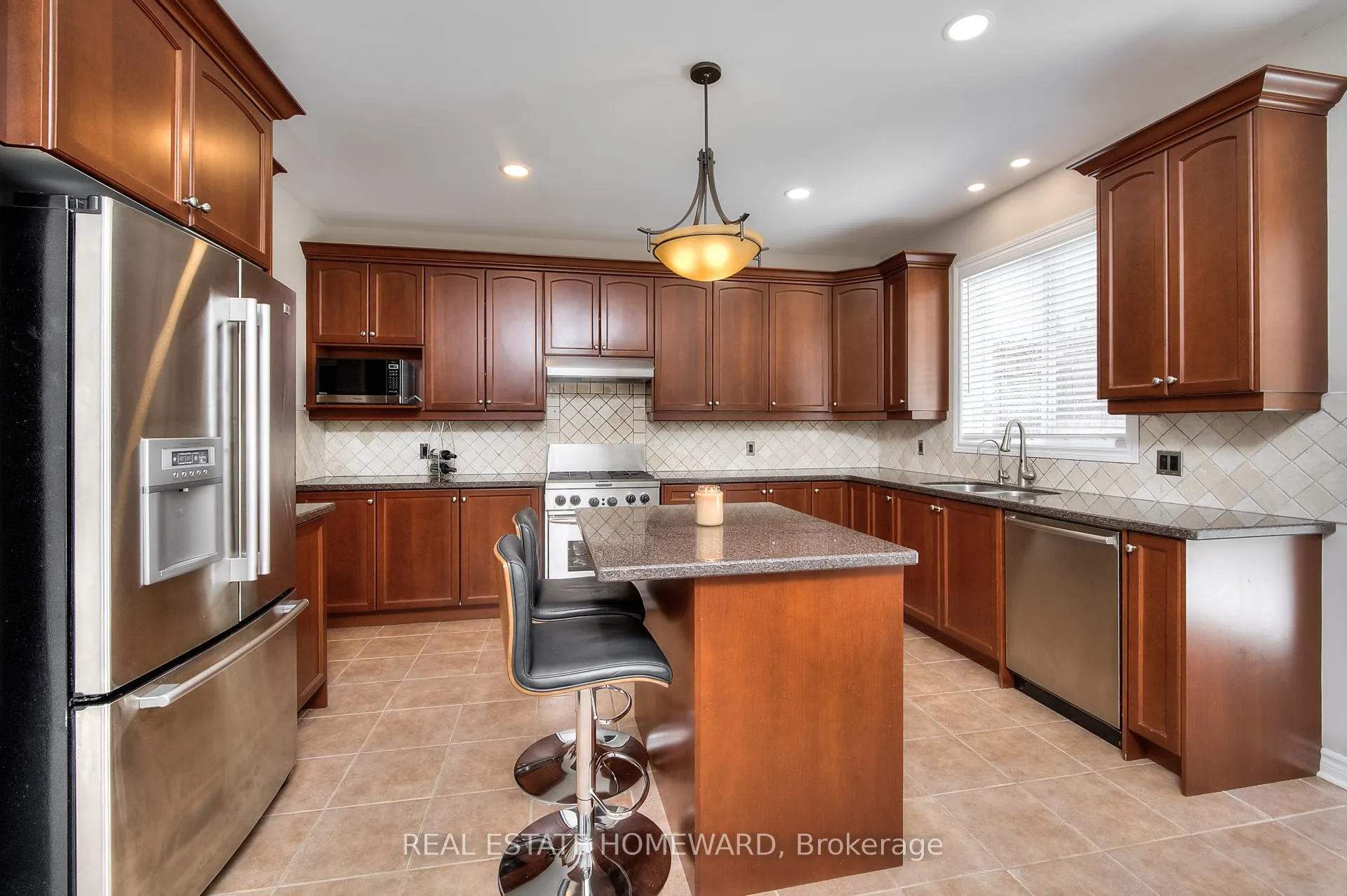 Photo 7 of 225 Ridgemere Court, Kitchener, Doon South — HOMEH