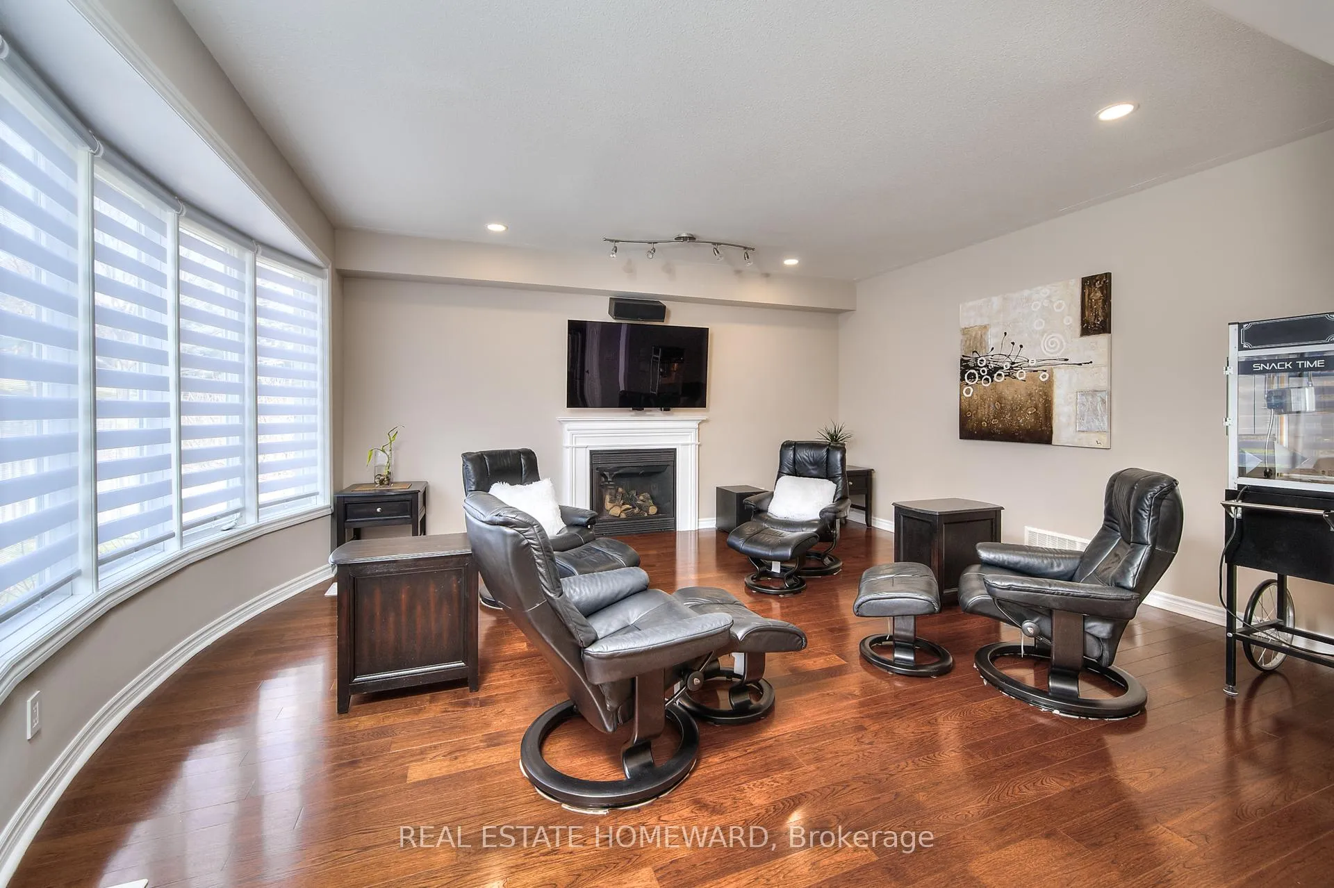 Photo 11 of 225 Ridgemere Court, Kitchener, Doon South — HOMEH