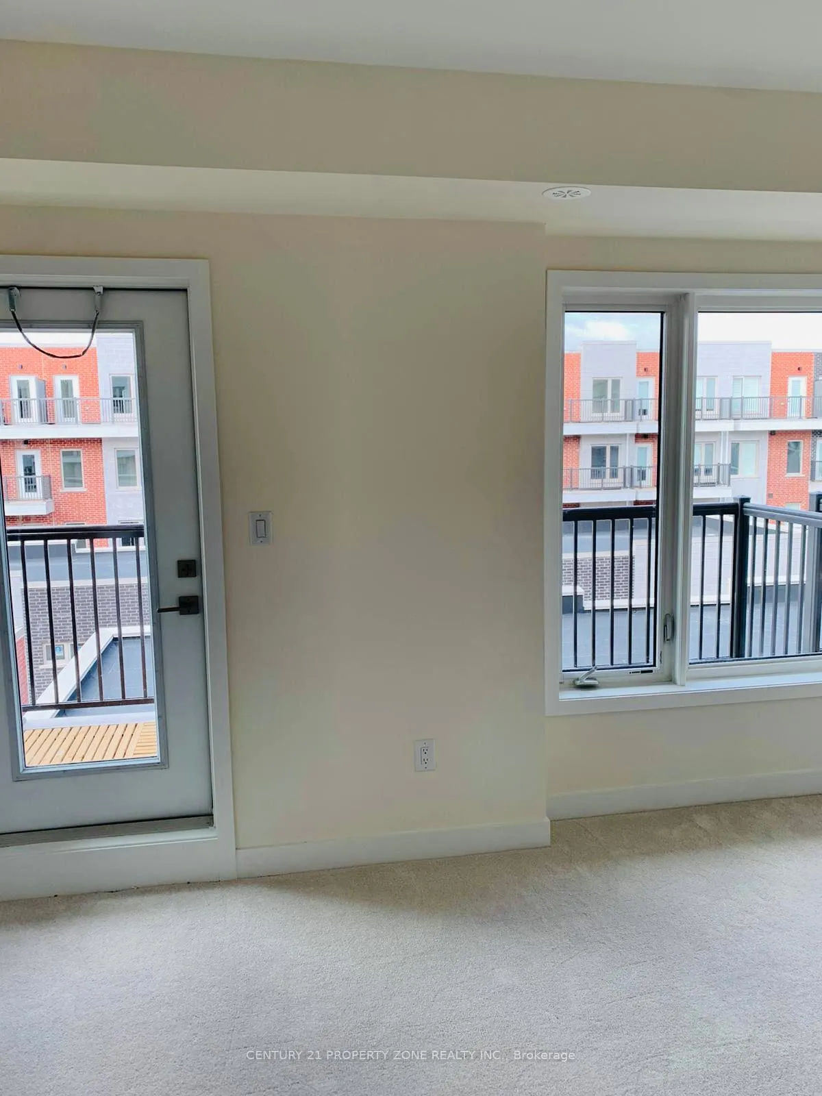 Photo 5 of 36 William Duncan Road, North York, Downsview-Roding-CFB — HOMEH