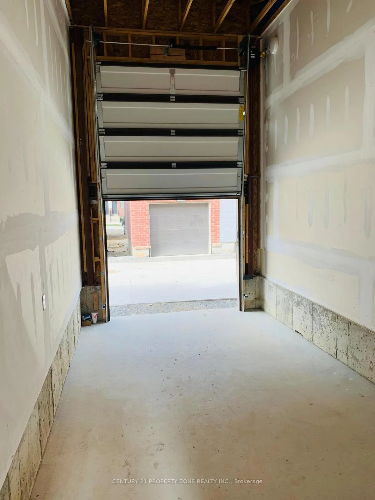 Photo 7 of 36 William Duncan Road, North York, Downsview-Roding-CFB — HOMEH