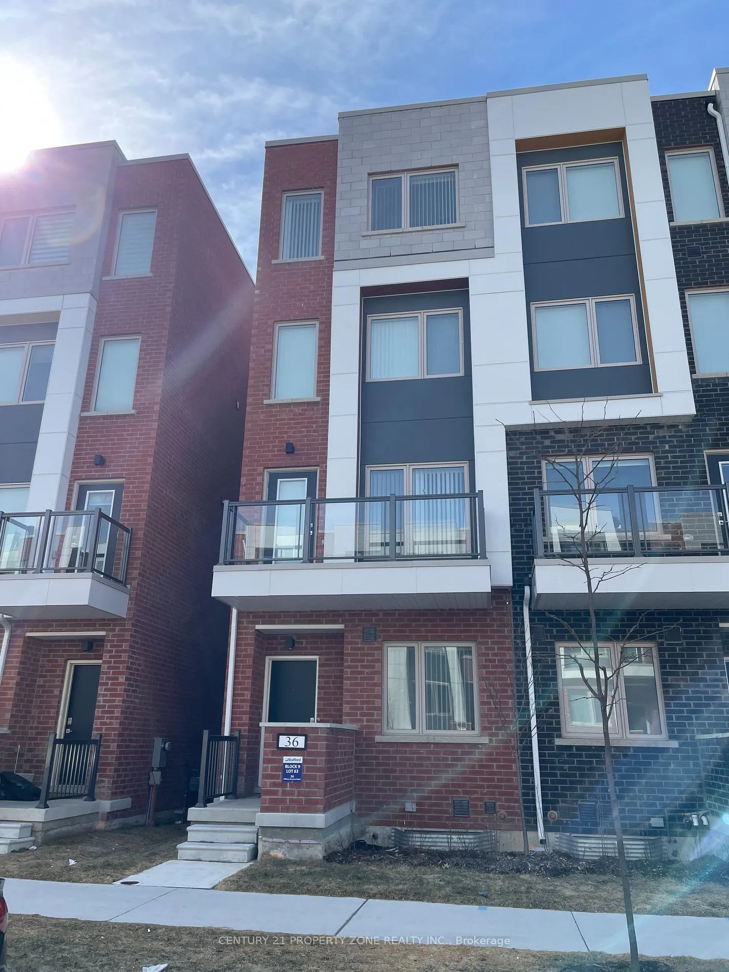 Photo 12 of 36 William Duncan Road, North York, Downsview-Roding-CFB — HOMEH