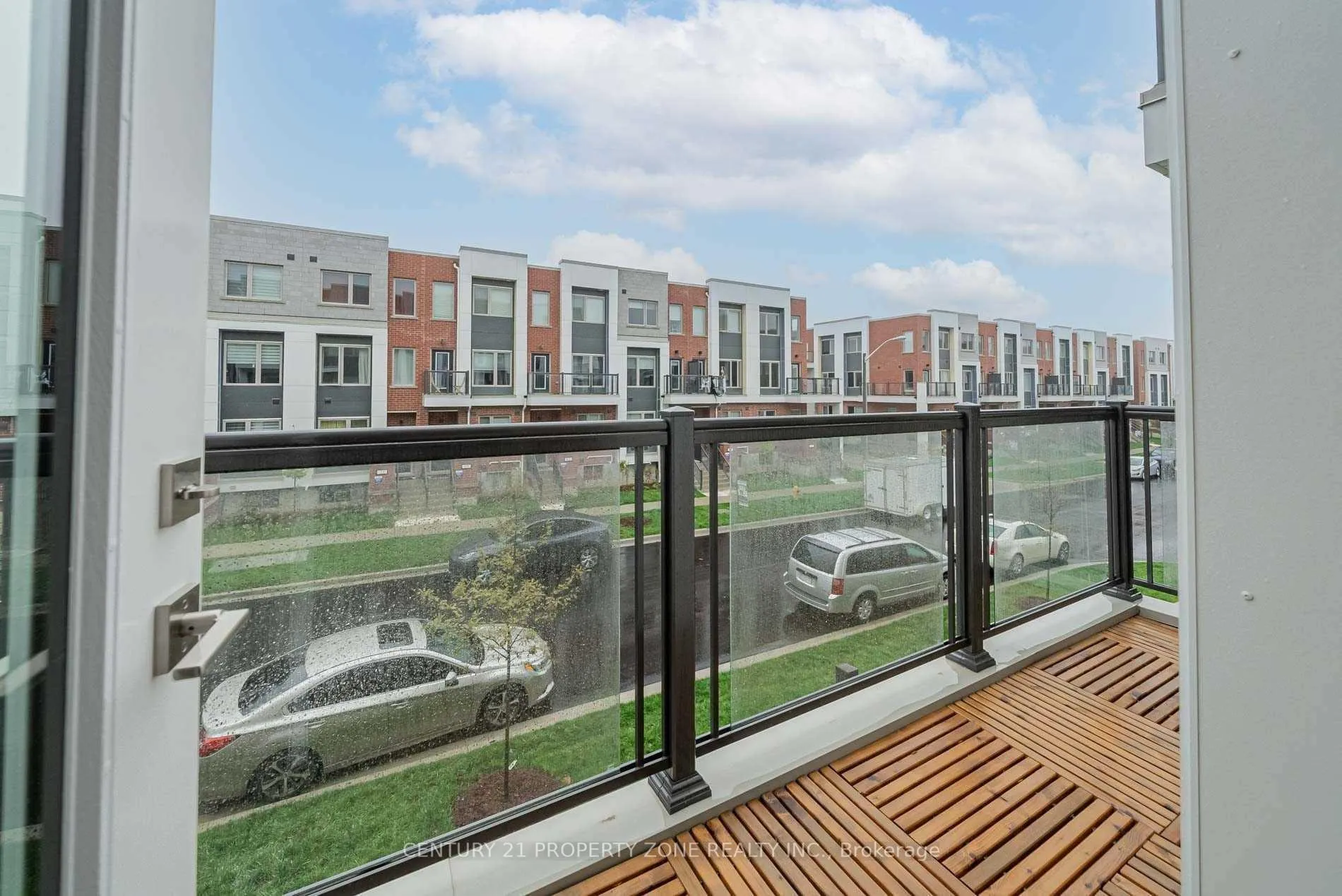 Photo 14 of 36 William Duncan Road, North York, Downsview-Roding-CFB — HOMEH
