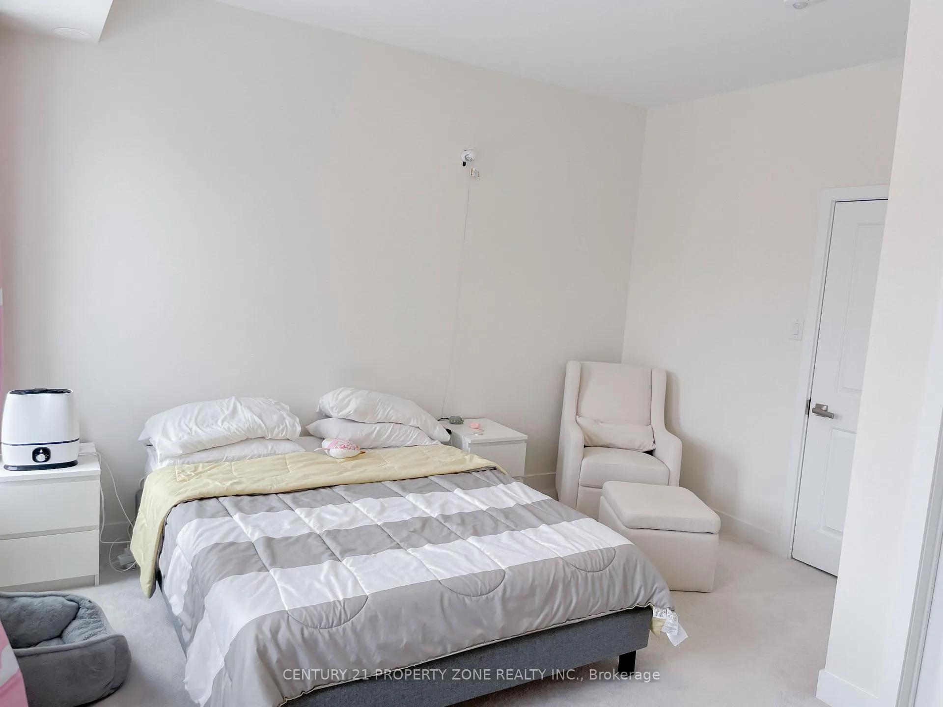 Photo 15 of 36 William Duncan Road, North York, Downsview-Roding-CFB — HOMEH