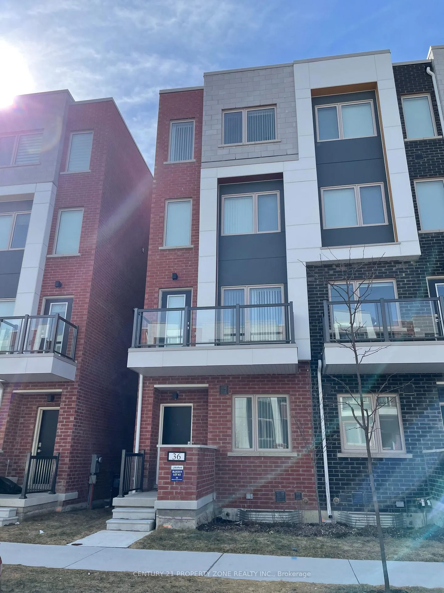 Photo 16 of 36 William Duncan Road, North York, Downsview-Roding-CFB — HOMEH