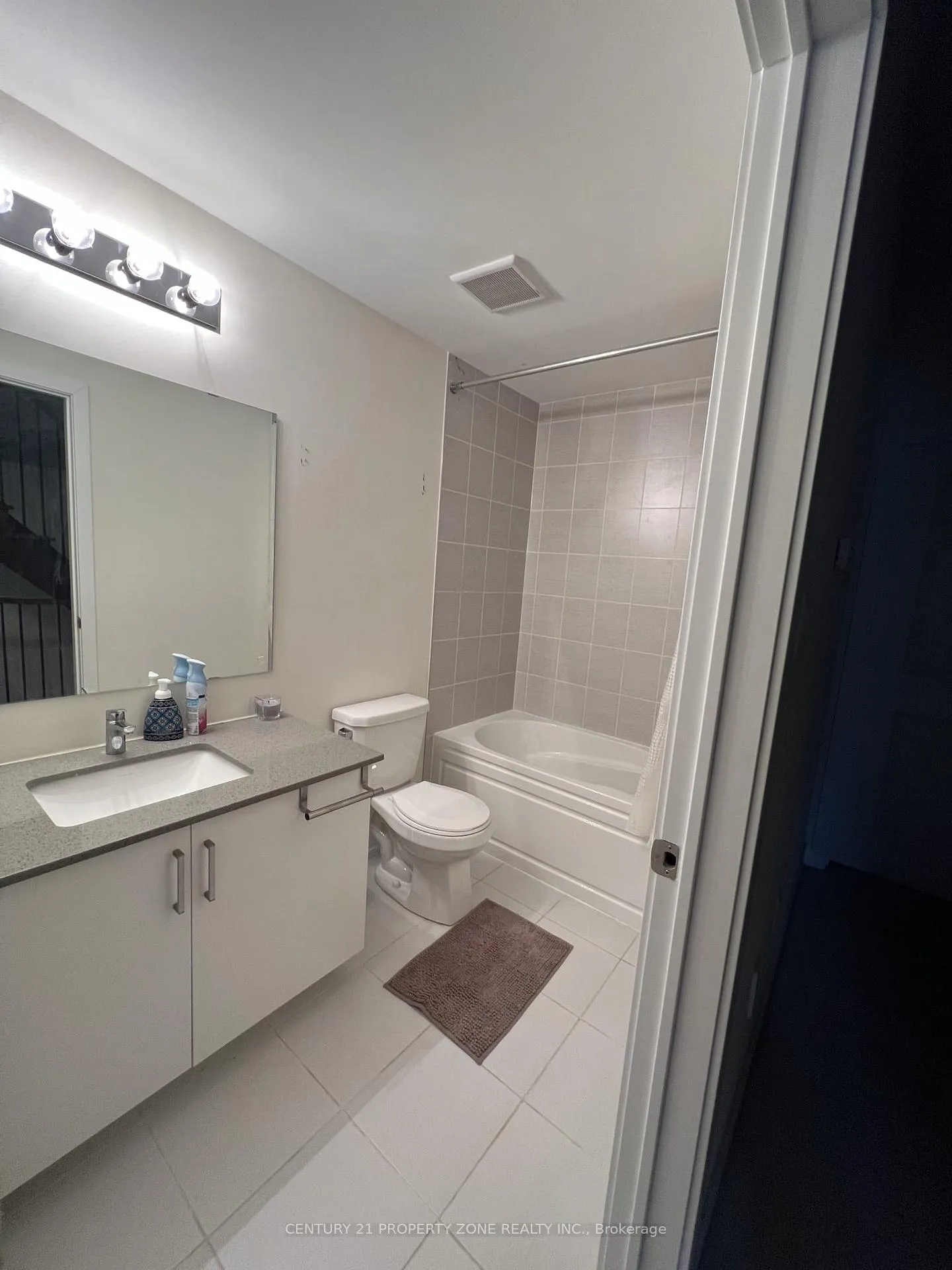 Photo 18 of 36 William Duncan Road, North York, Downsview-Roding-CFB — HOMEH
