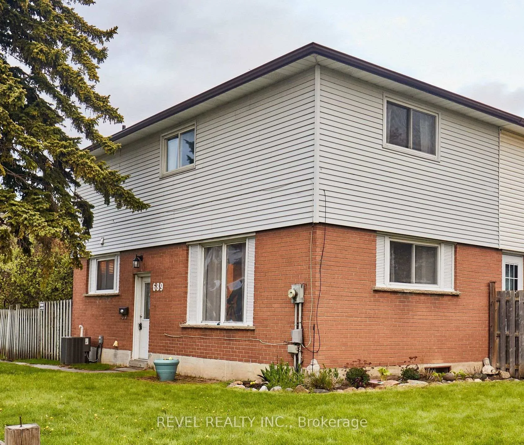 Photo 1 of 689 Gibb Street, Oshawa, Vanier — HOMEH