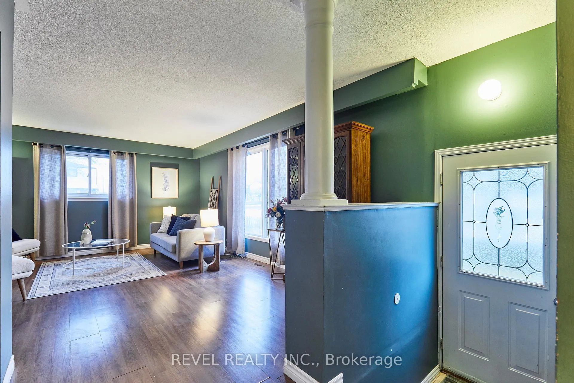 Photo 3 of 689 Gibb Street, Oshawa, Vanier — HOMEH
