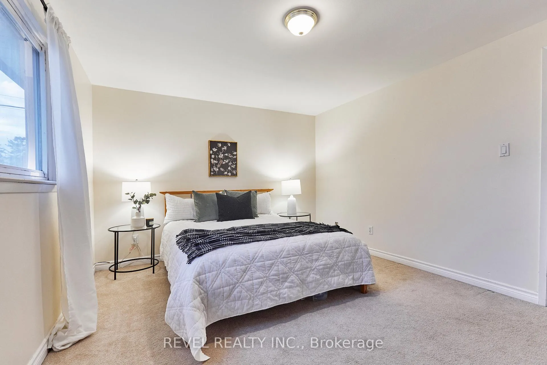 Photo 14 of 689 Gibb Street, Oshawa, Vanier — HOMEH