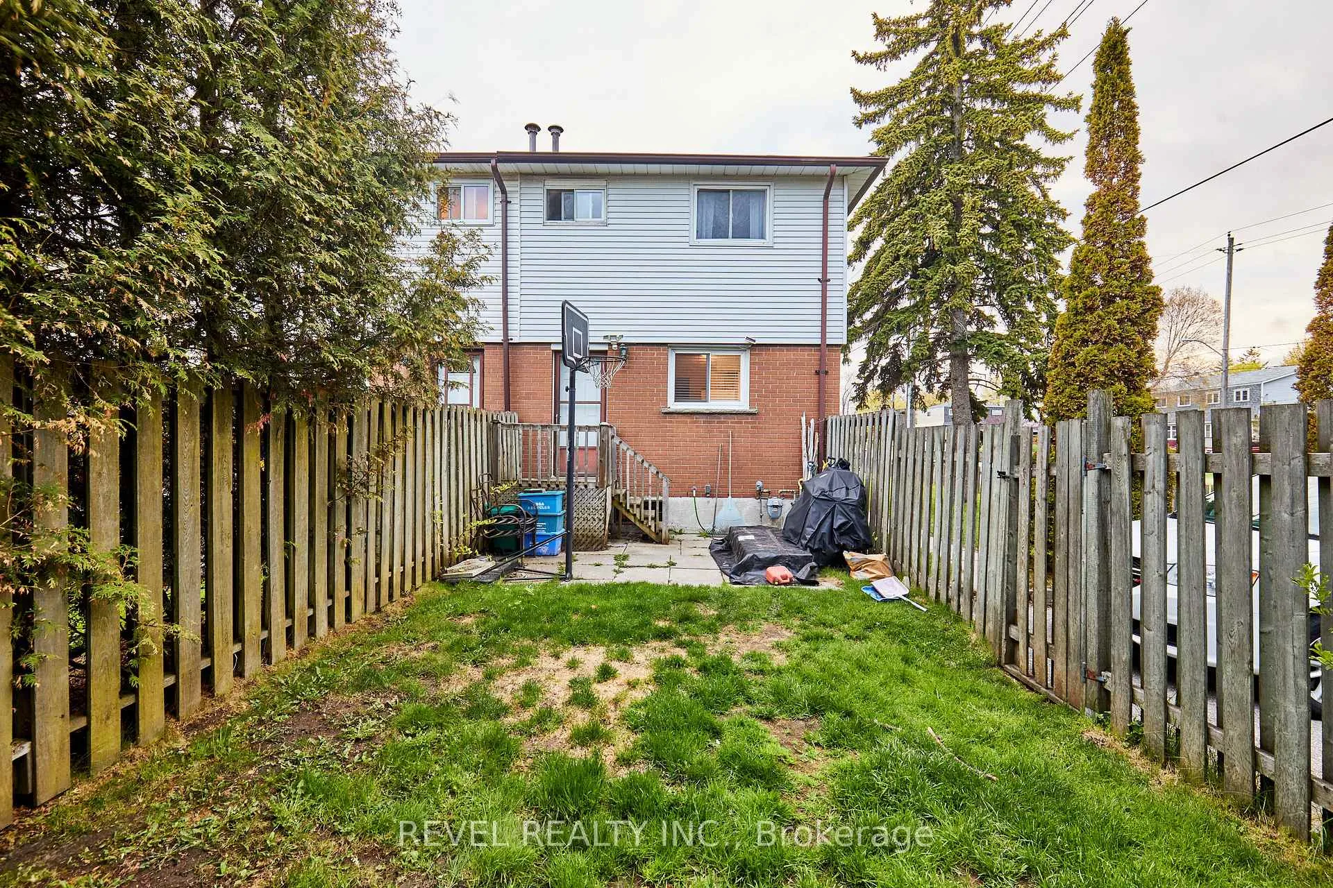Photo 23 of 689 Gibb Street, Oshawa, Vanier — HOMEH