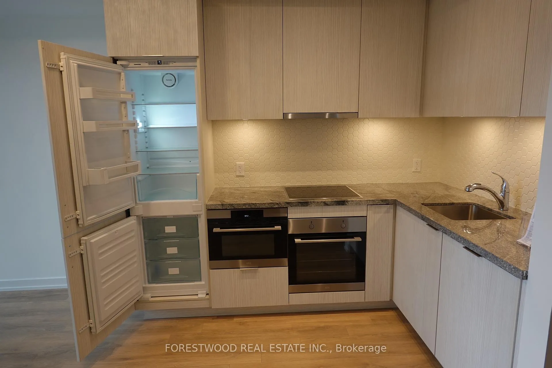 Photo 5 of Unit 519, 158 Front Street E, Toronto, Moss Park — HOMEH