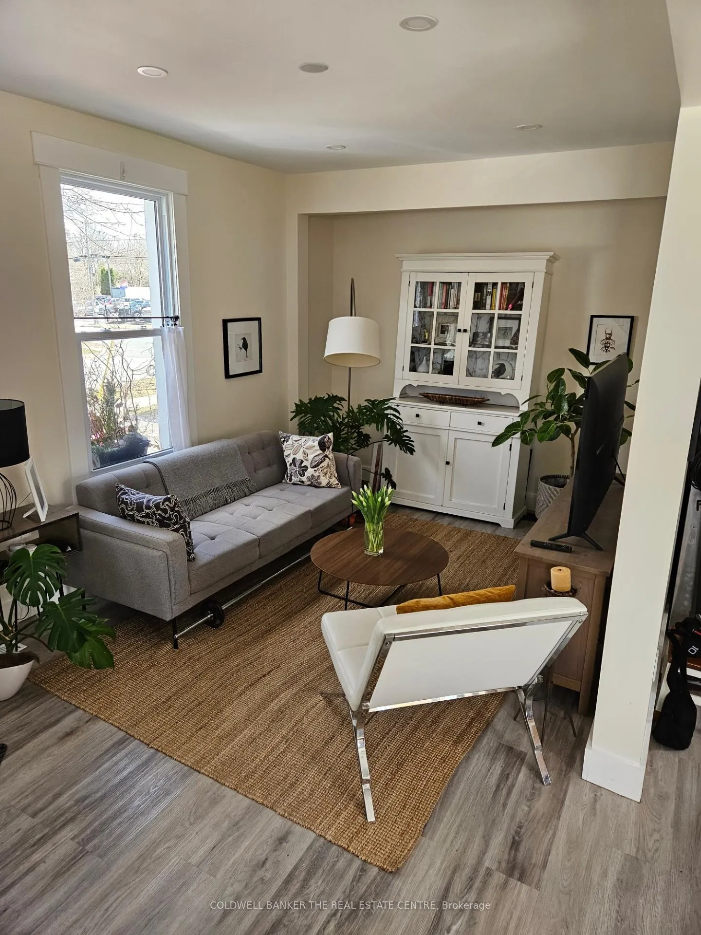 Photo 2 of Unit B, 61 Brock Street, Uxbridge — HOMEH