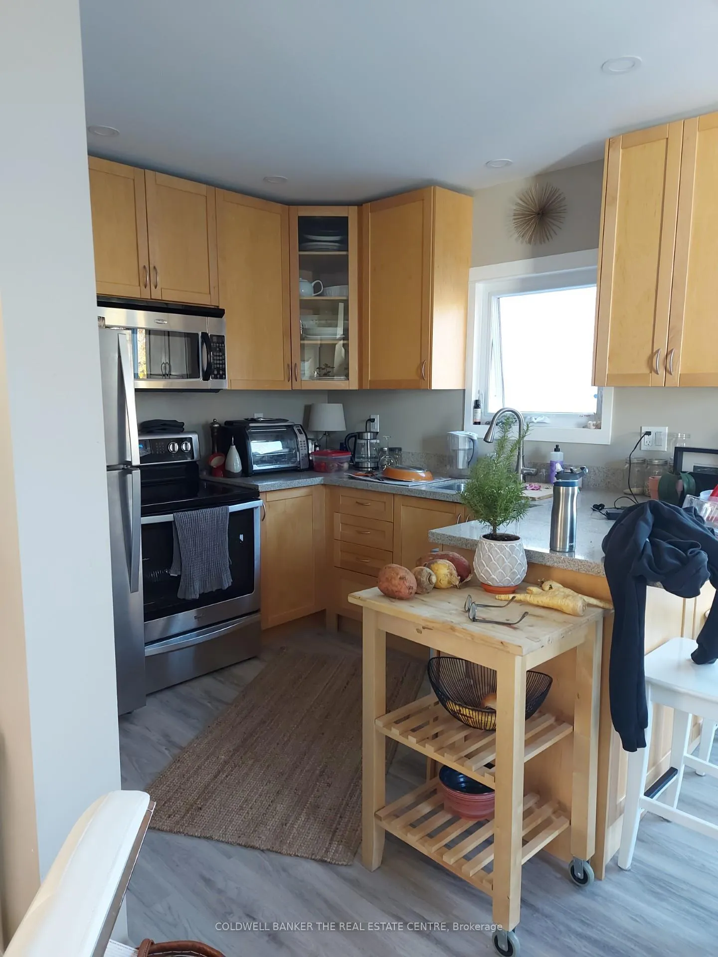 Photo 3 of Unit B, 61 Brock Street, Uxbridge — HOMEH