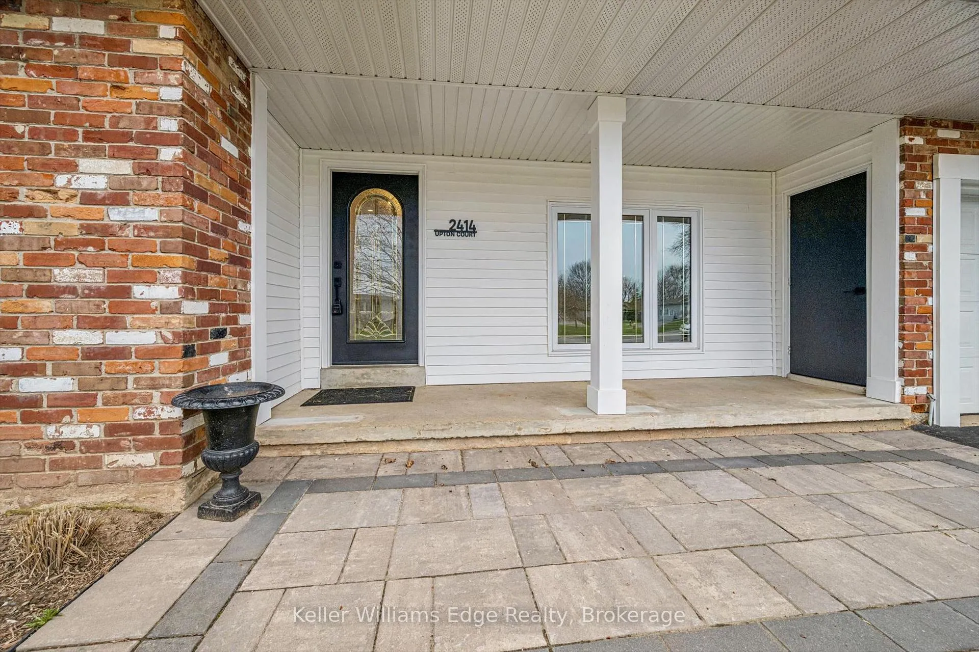 Photo 2 of 2414 Upton Court, Oakville, West — HOMEH