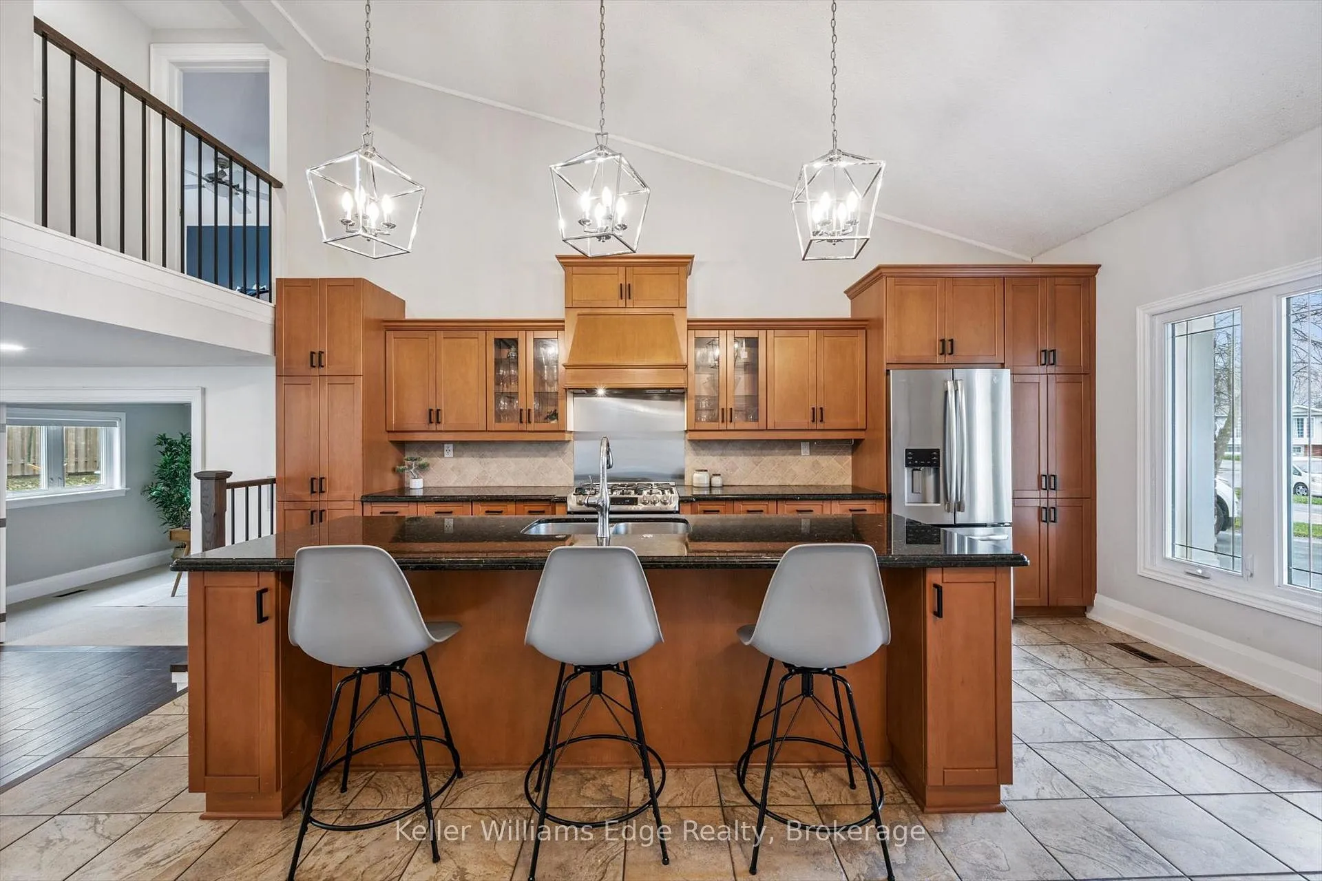 Photo 5 of 2414 Upton Court, Oakville, West — HOMEH