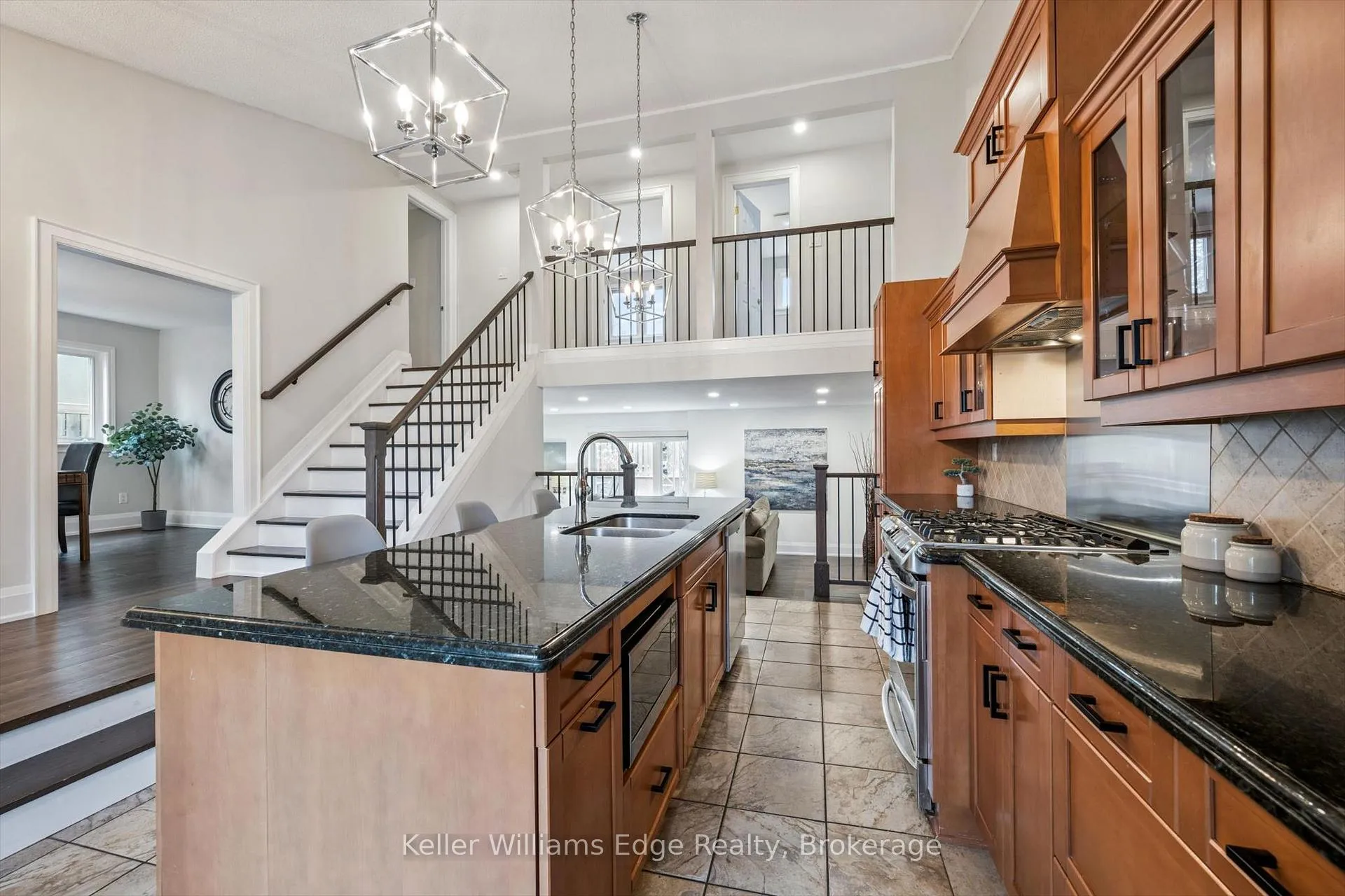 Photo 6 of 2414 Upton Court, Oakville, West — HOMEH