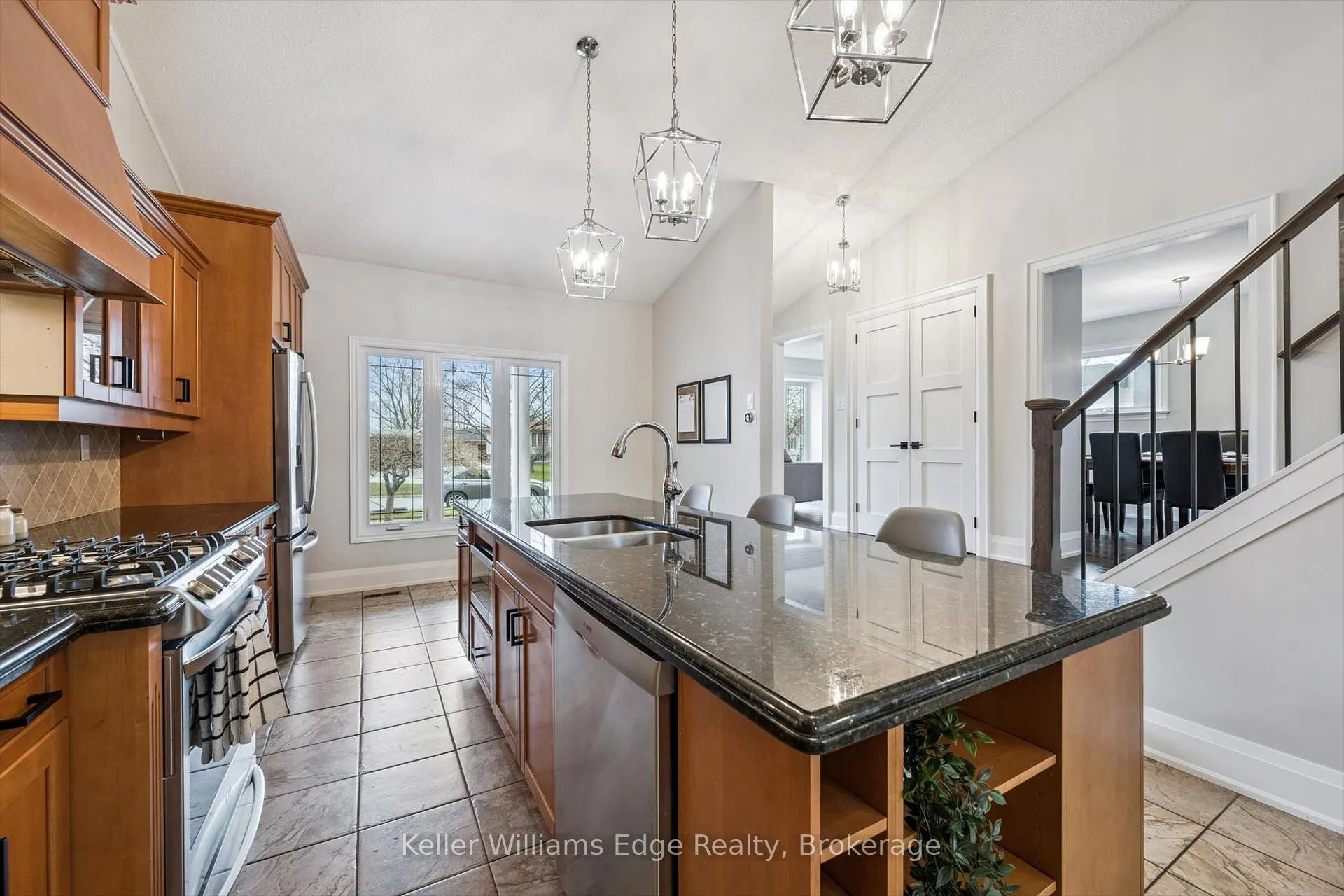 Photo 7 of 2414 Upton Court, Oakville, West — HOMEH