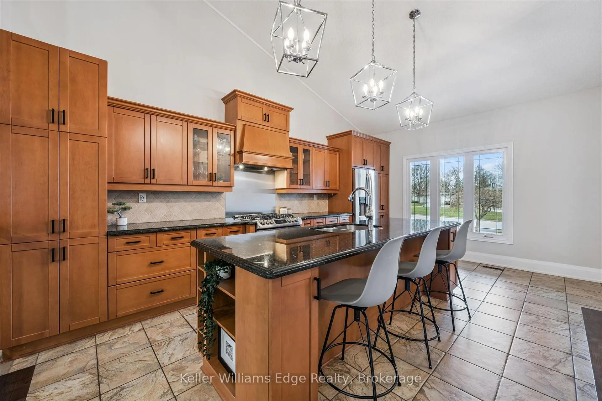 Photo 8 of 2414 Upton Court, Oakville, West — HOMEH