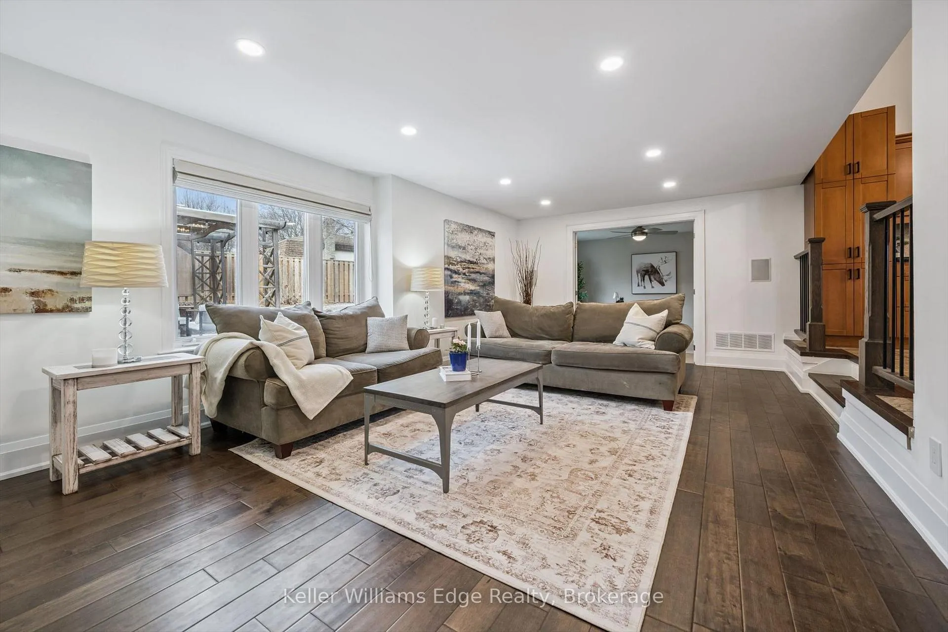 Photo 9 of 2414 Upton Court, Oakville, West — HOMEH