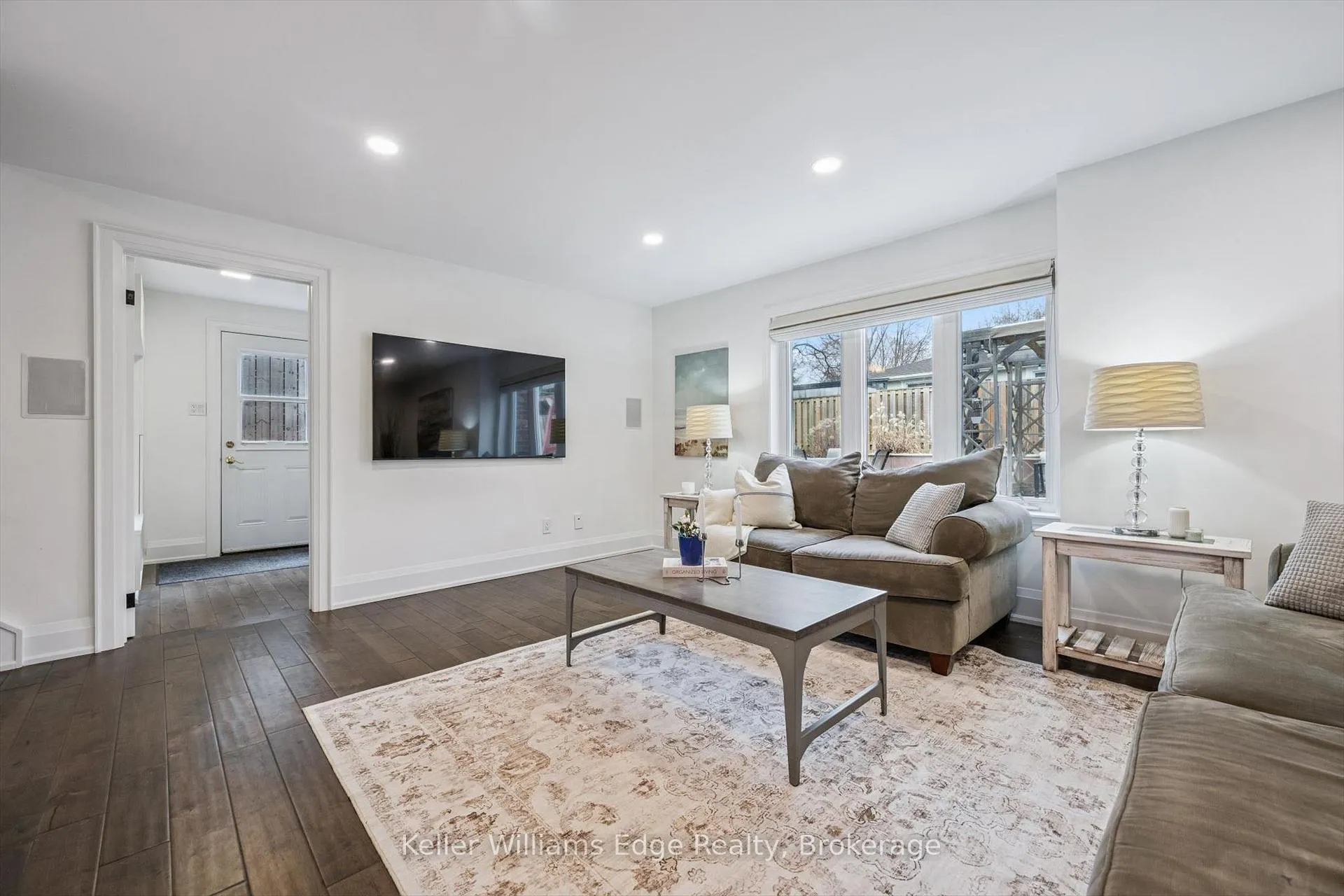 Photo 10 of 2414 Upton Court, Oakville, West — HOMEH