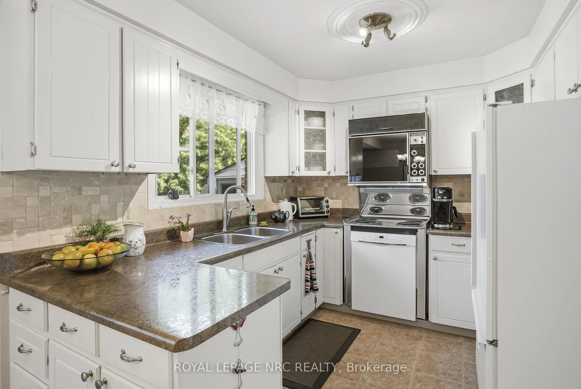 Photo 11 of 66 Duncan Drive, St. Catharines, Vine/Linwell — HOMEH