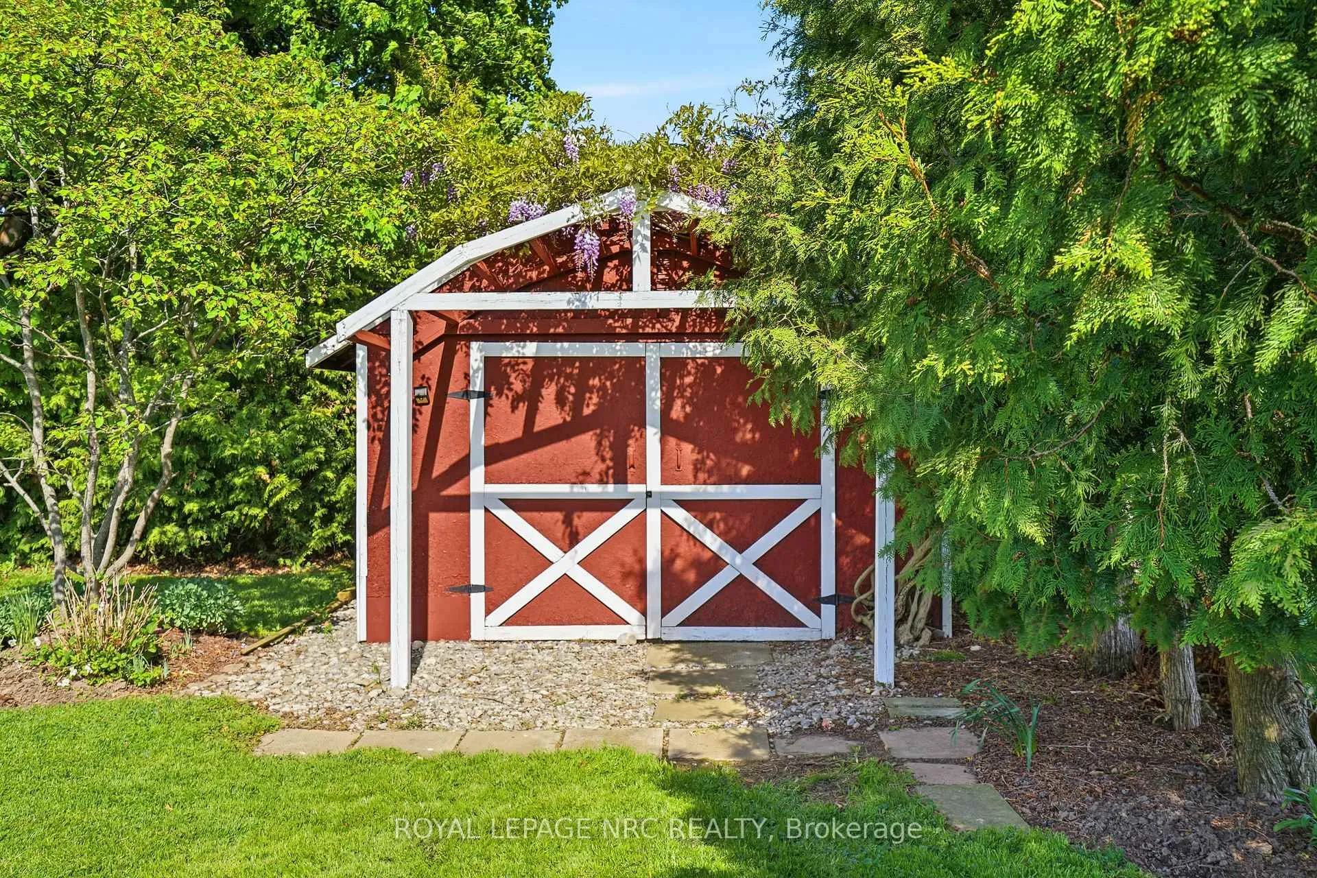 Photo 33 of 66 Duncan Drive, St. Catharines, Vine/Linwell — HOMEH