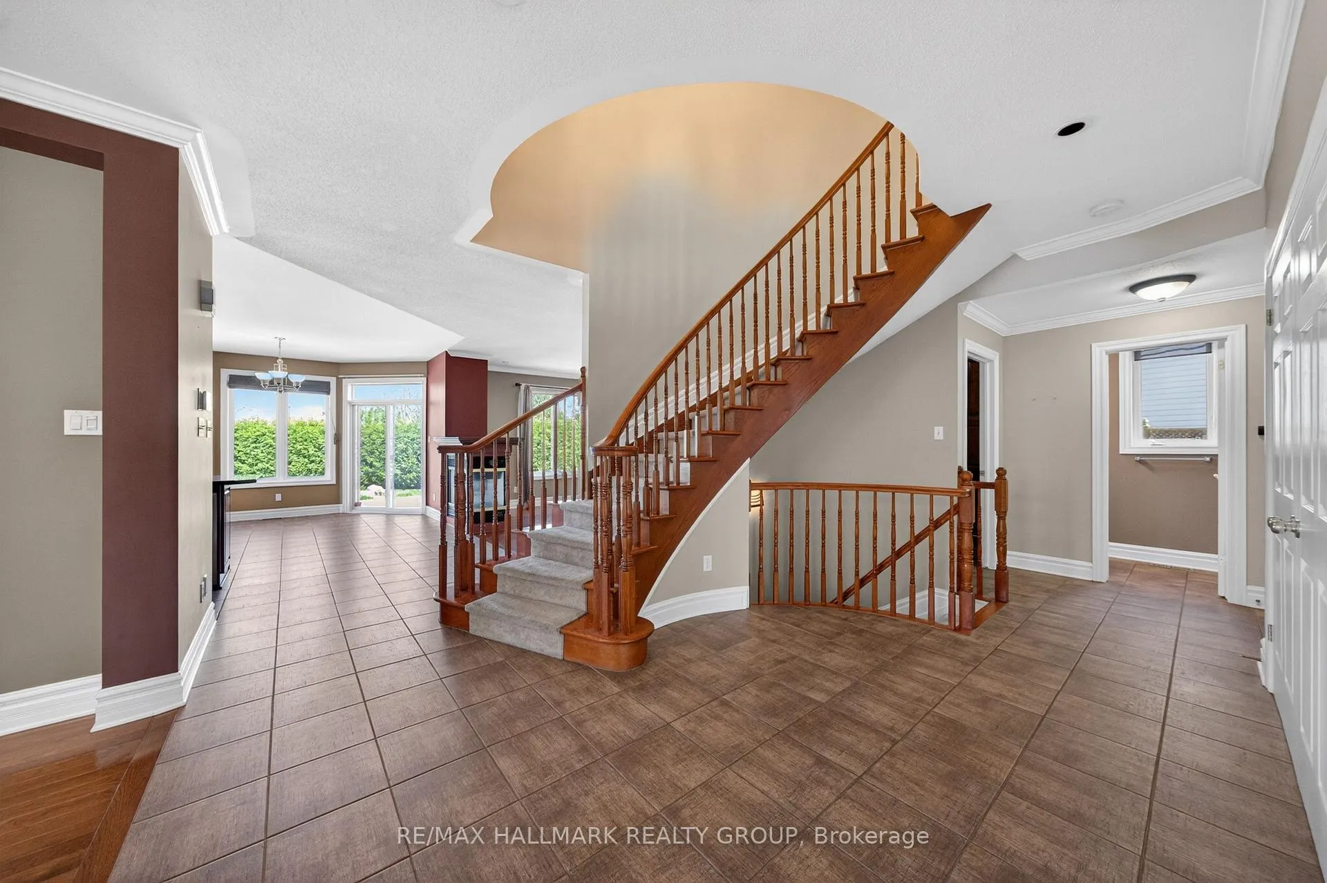 Photo 4 of 2030 Cherington Crescent, Ottawa, Avalon East — HOMEH