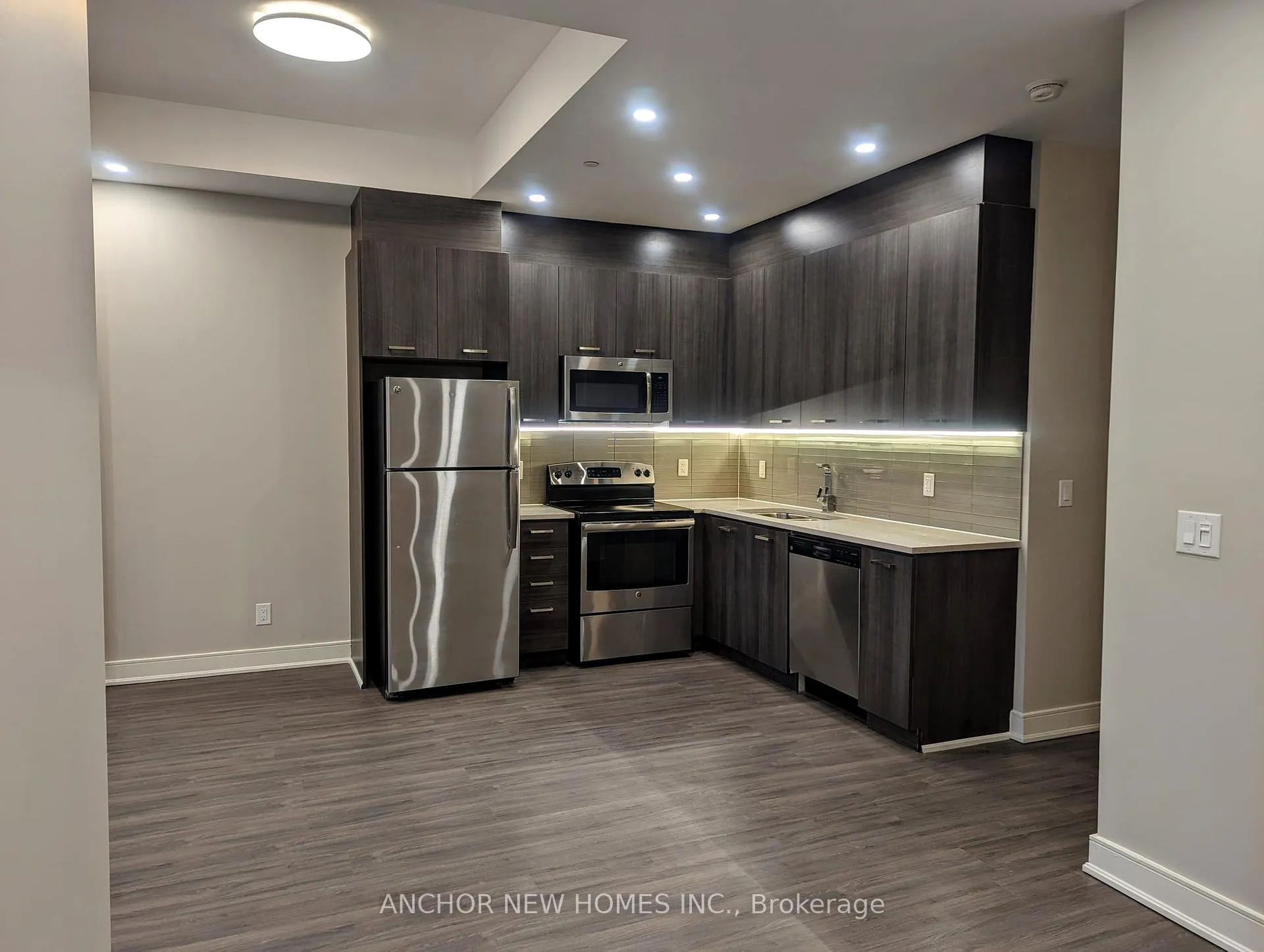 Photo 3 of Unit 304, 150 Main Street W, Hamilton, Central — HOMEH