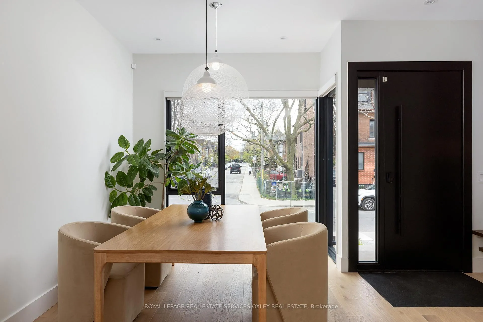 Photo 2 of 305 Manning Avenue, Toronto, Trinity-Bellwoods — HOMEH