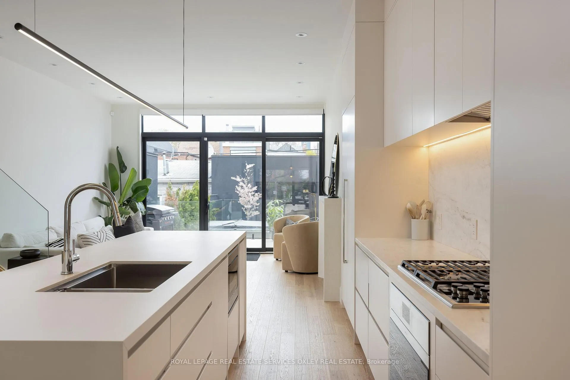 Photo 6 of 305 Manning Avenue, Toronto, Trinity-Bellwoods — HOMEH