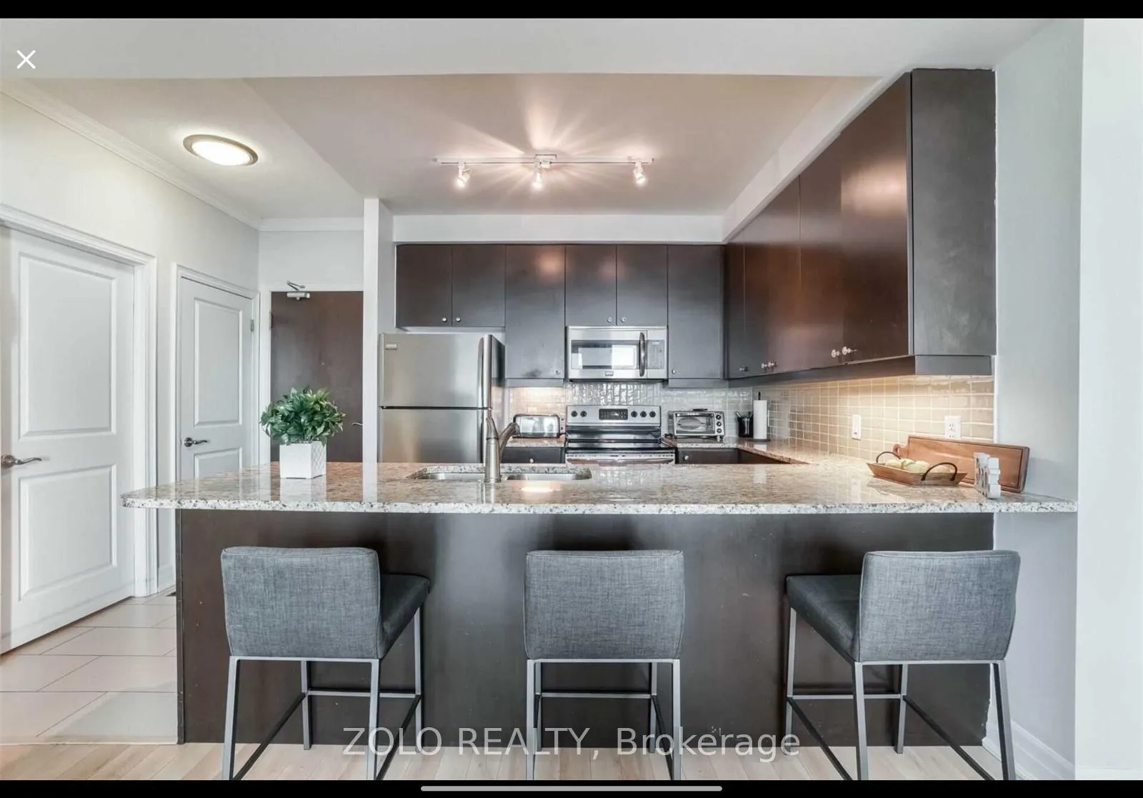 Photo 4 of Unit 1905, 100 John Street, Brampton, Downtown Brampton — HOMEH
