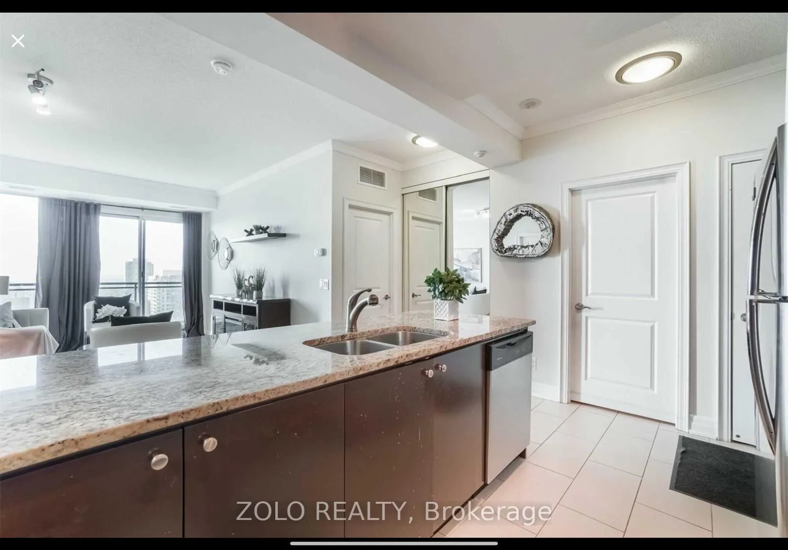 Photo 5 of Unit 1905, 100 John Street, Brampton, Downtown Brampton — HOMEH