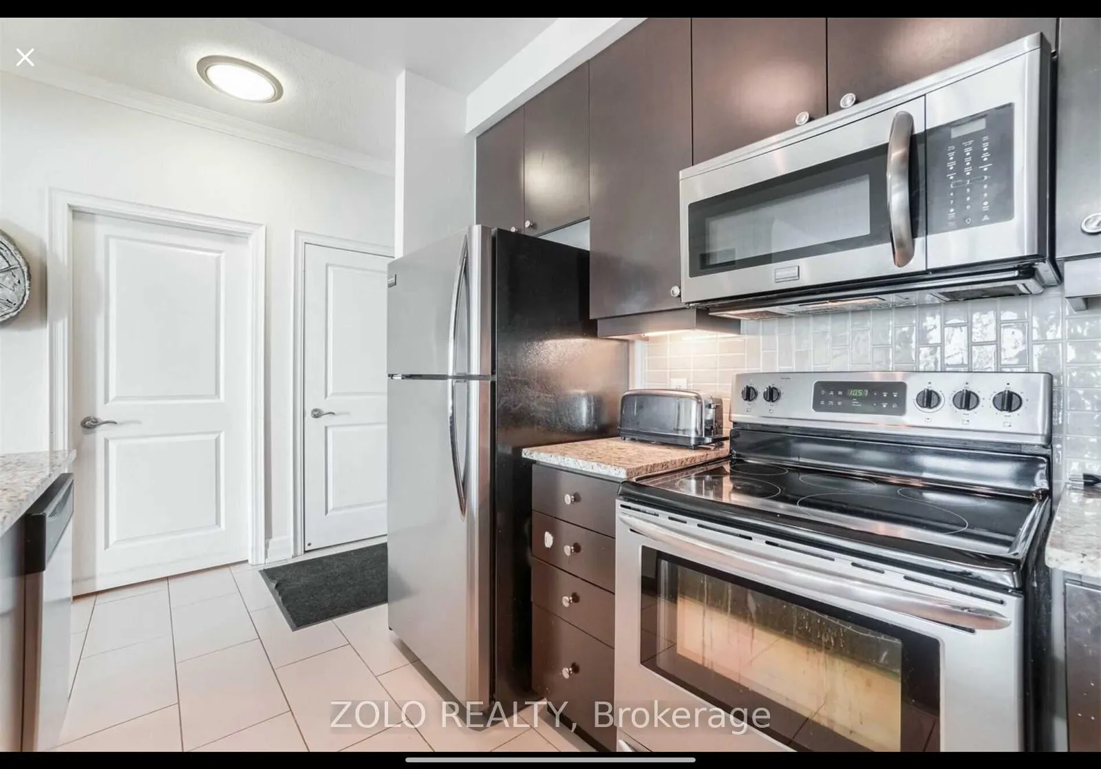 Photo 6 of Unit 1905, 100 John Street, Brampton, Downtown Brampton — HOMEH