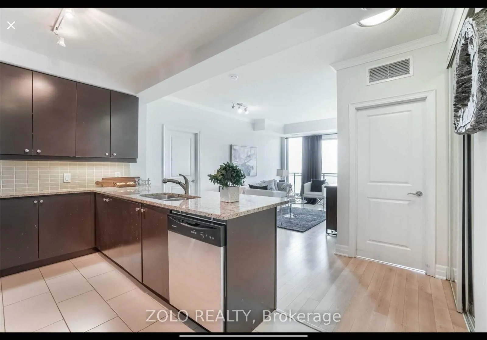 Photo 7 of Unit 1905, 100 John Street, Brampton, Downtown Brampton — HOMEH