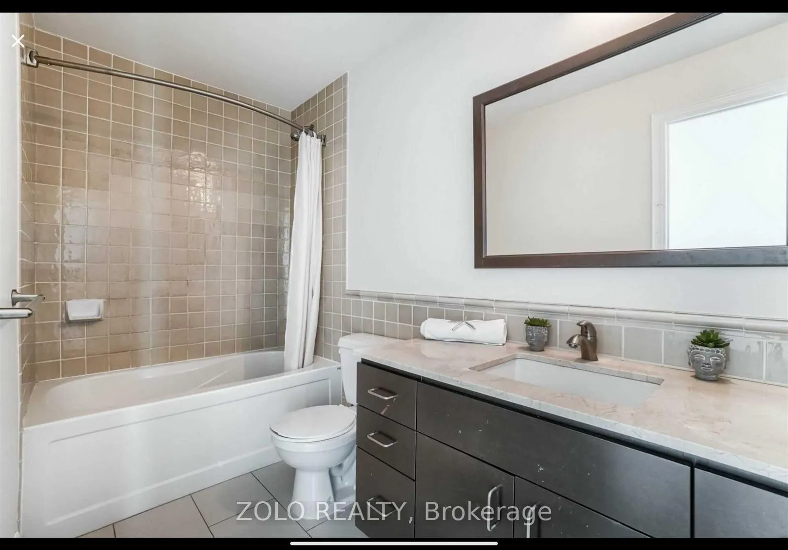 Photo 8 of Unit 1905, 100 John Street, Brampton, Downtown Brampton — HOMEH