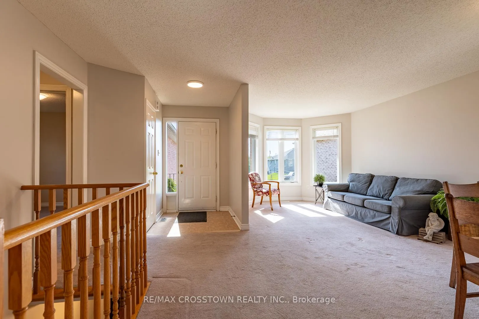 Photo 3 of 156 Pringle Drive, Barrie, Edgehill Drive — HOMEH