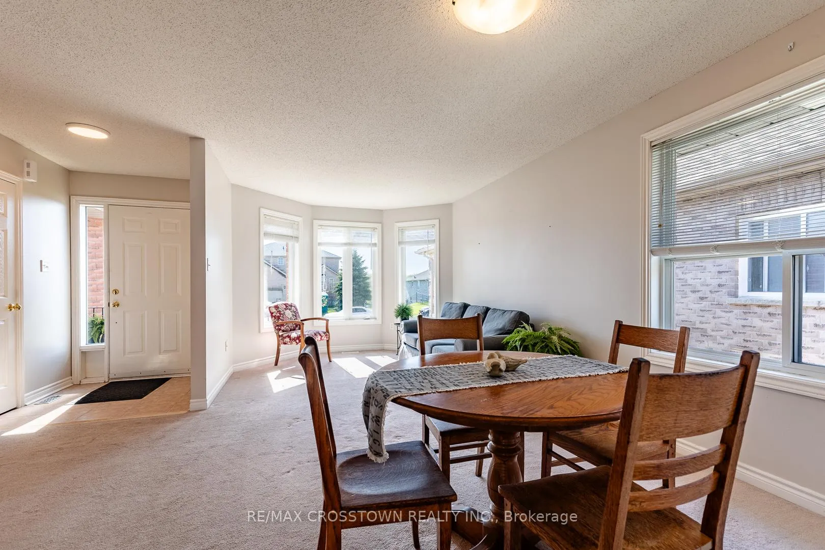Photo 7 of 156 Pringle Drive, Barrie, Edgehill Drive — HOMEH