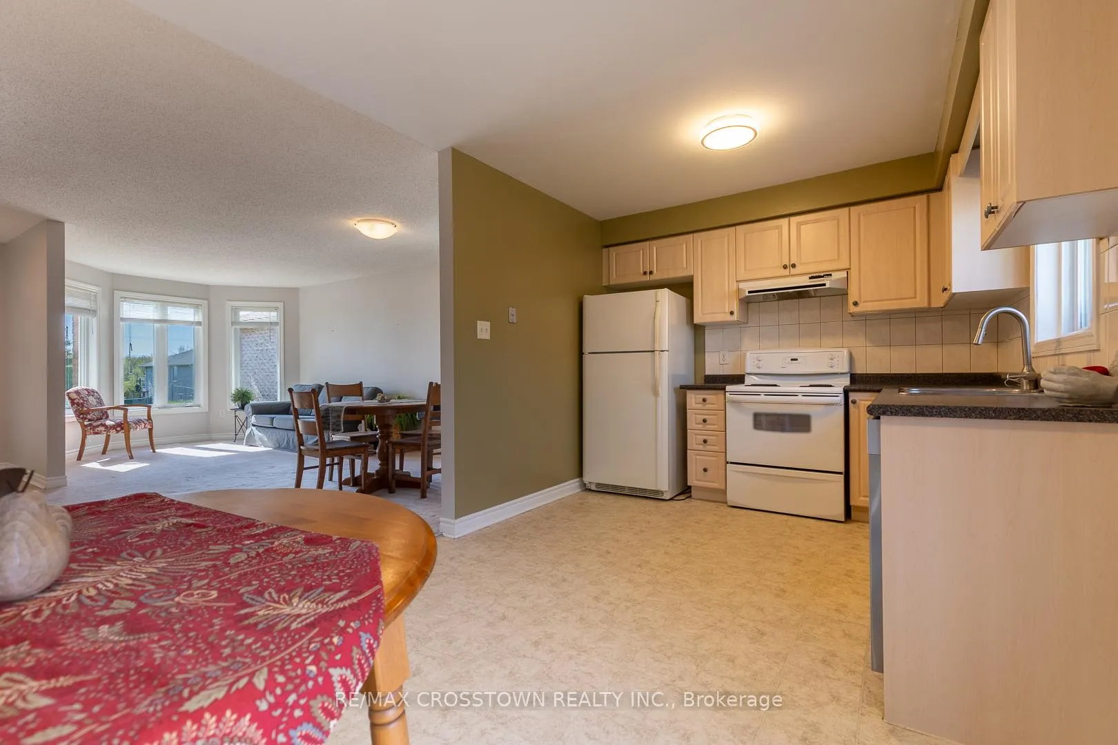 Photo 9 of 156 Pringle Drive, Barrie, Edgehill Drive — HOMEH