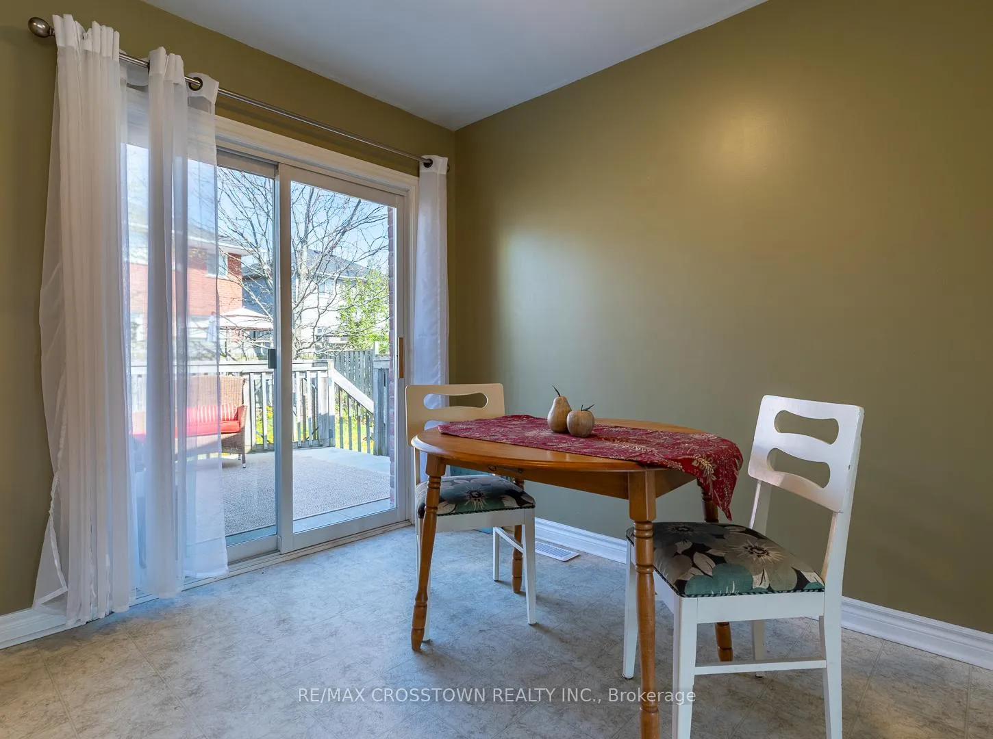 Photo 11 of 156 Pringle Drive, Barrie, Edgehill Drive — HOMEH