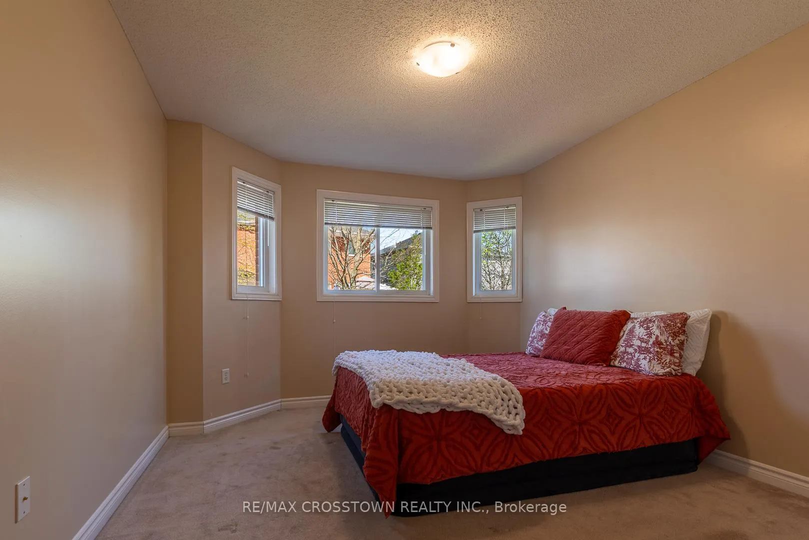 Photo 12 of 156 Pringle Drive, Barrie, Edgehill Drive — HOMEH